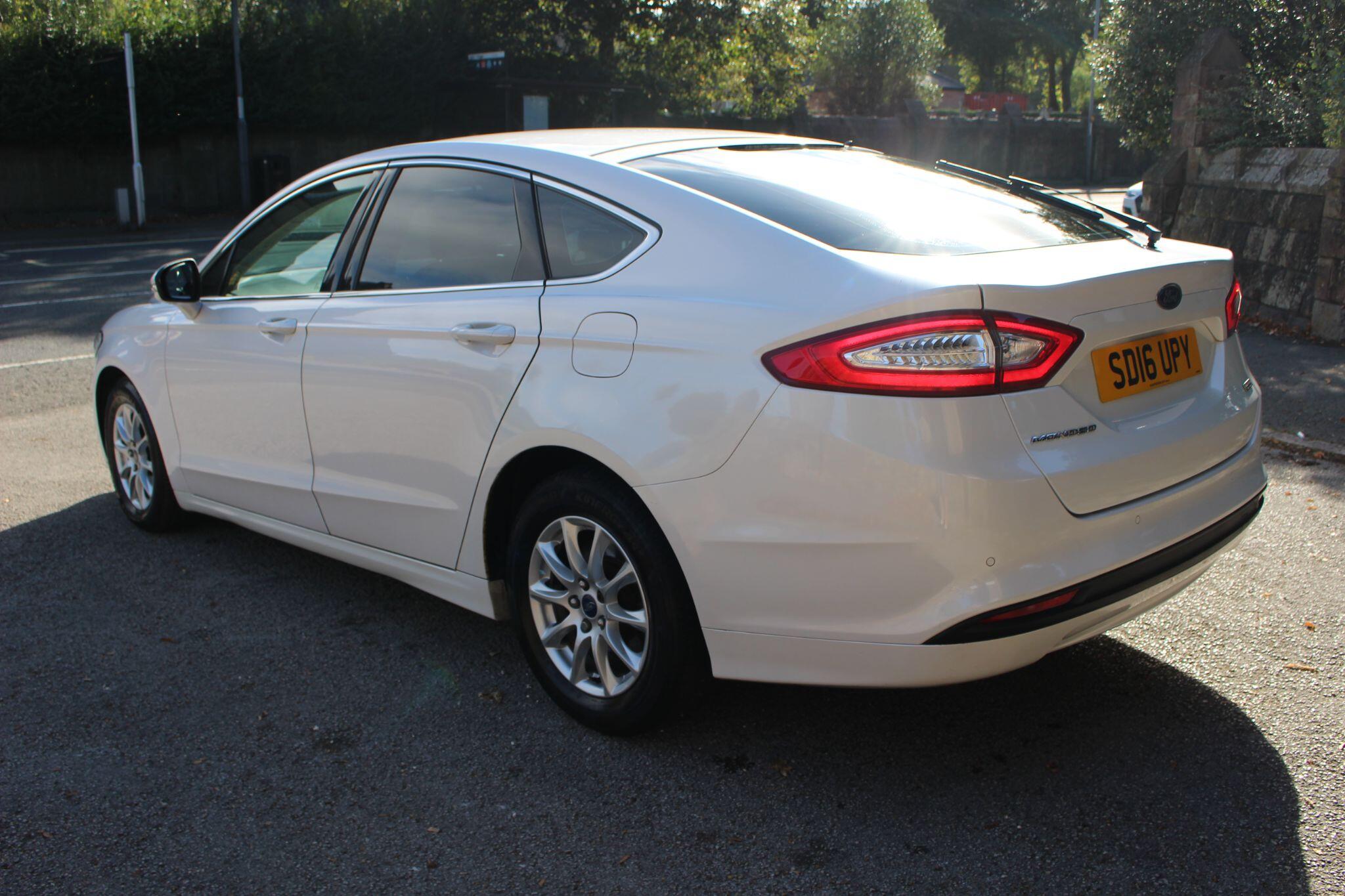 Ford Mondeo view 5