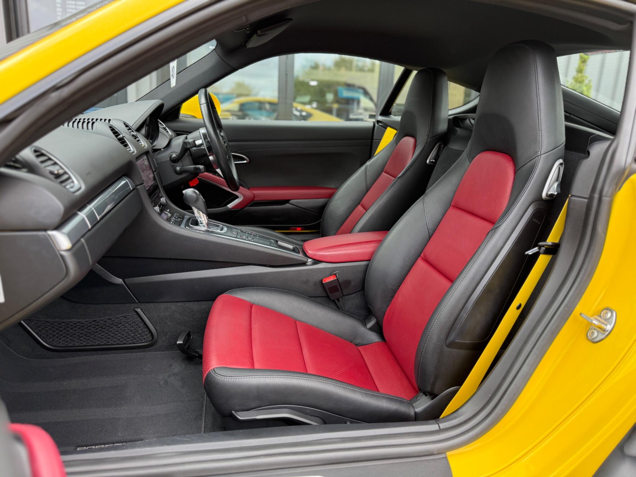 Porsche 718 Cayman view 24