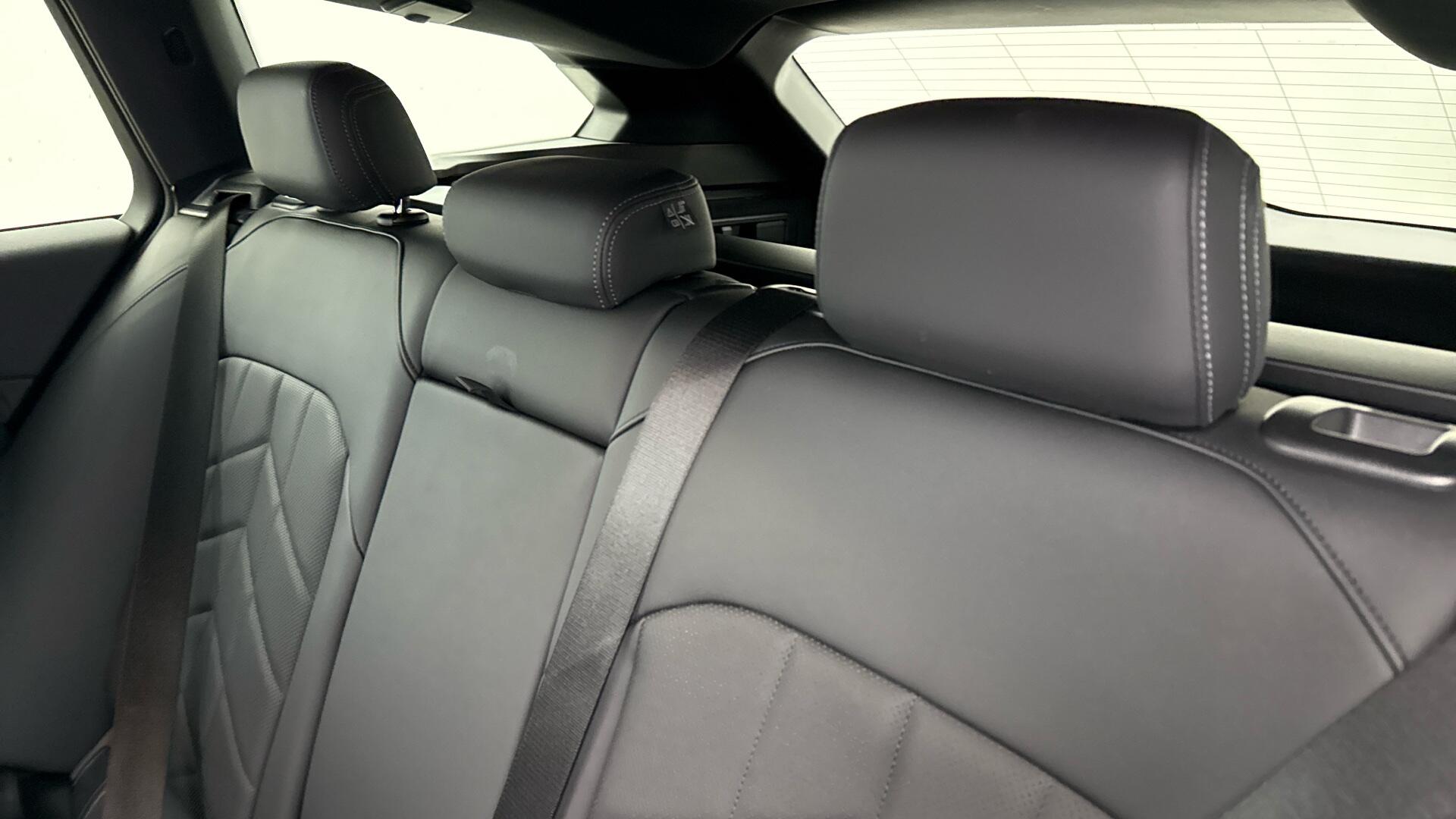 BMW 5 Series view 12