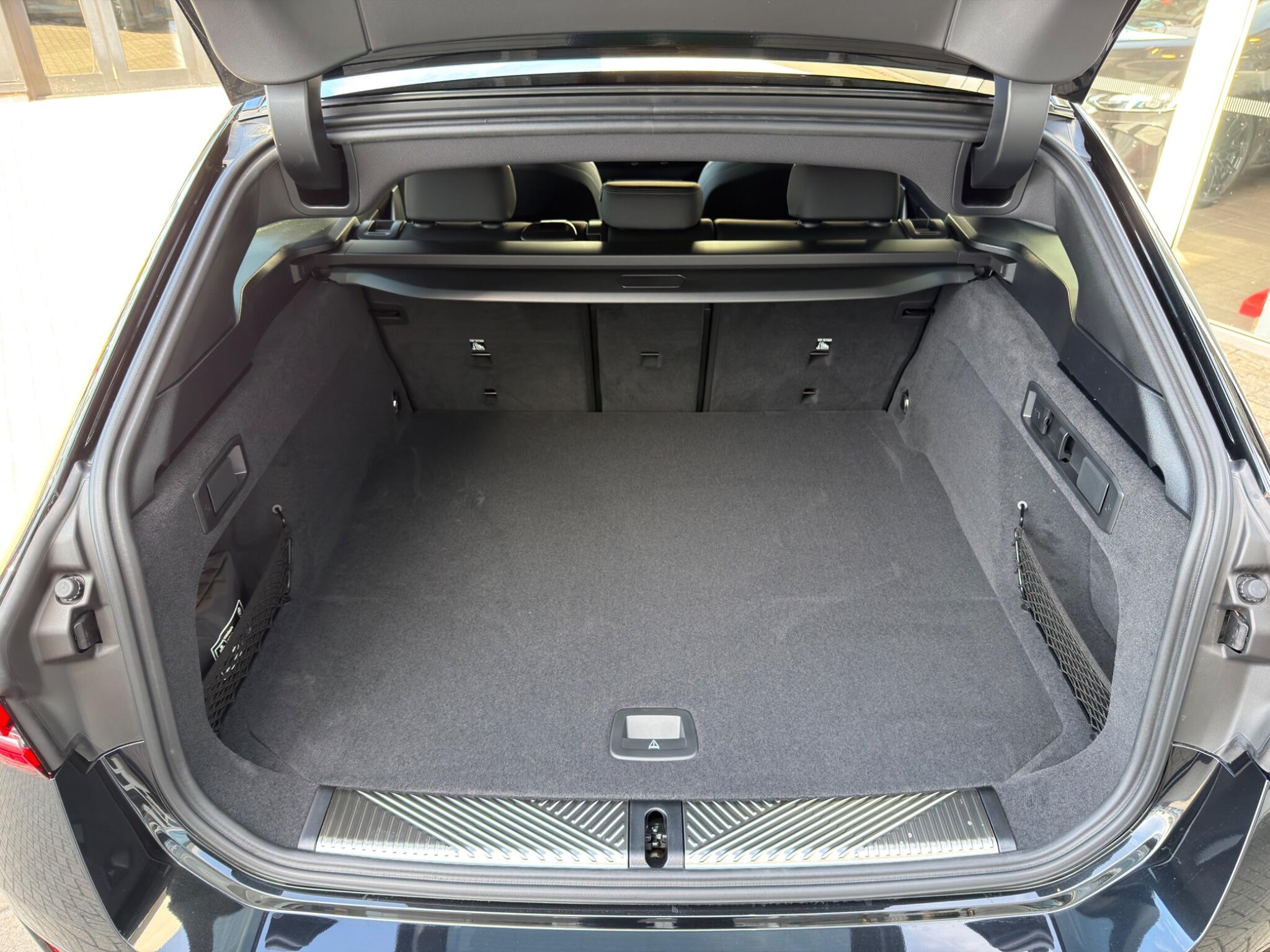 BMW 5 Series view 39