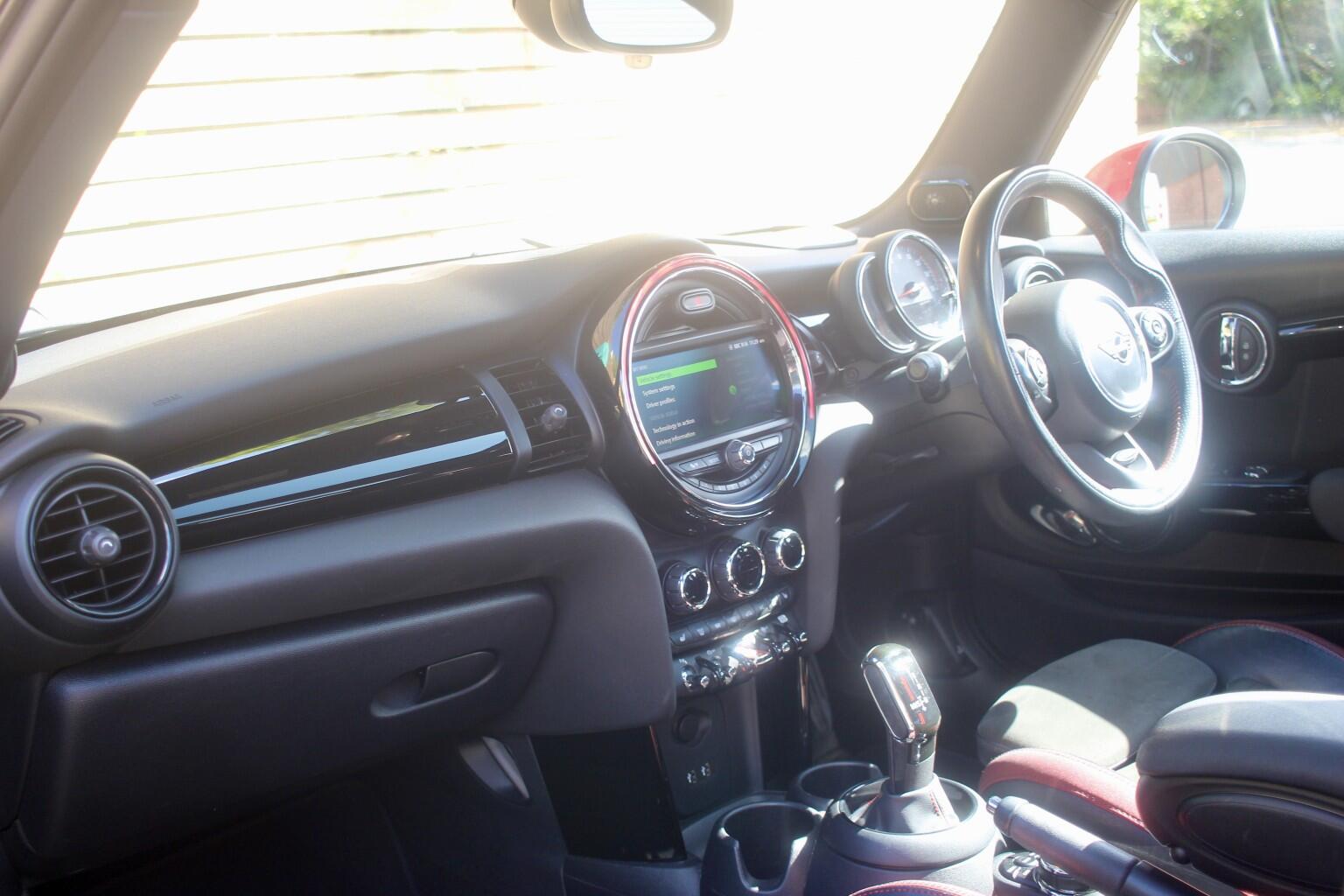 Mini Hatch view 13