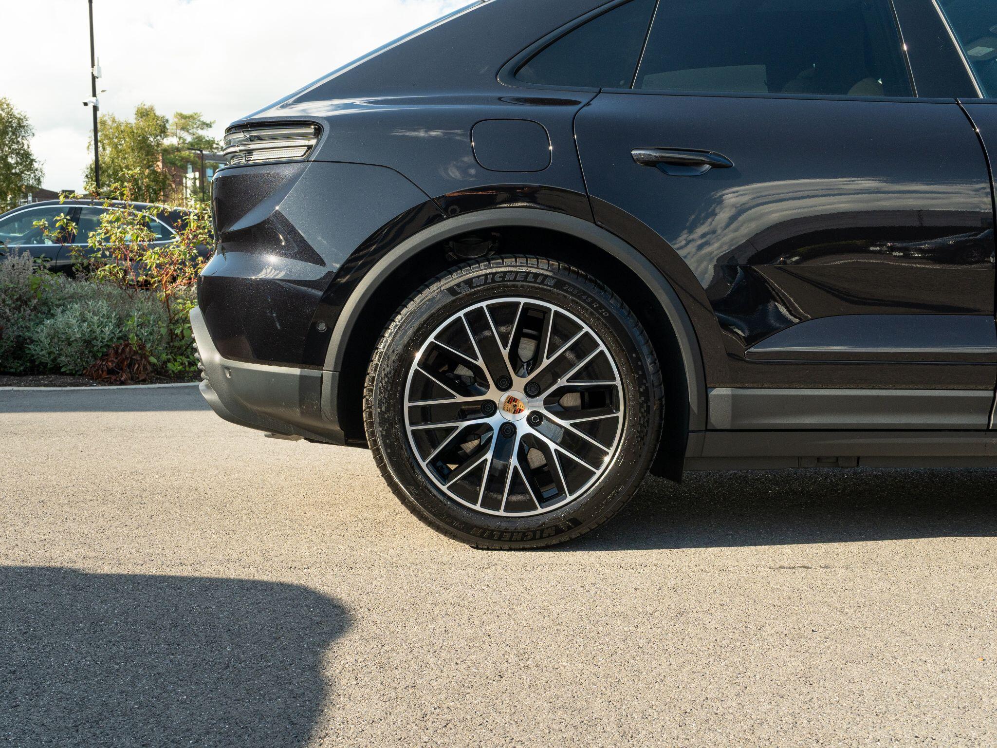 Porsche Macan view 13