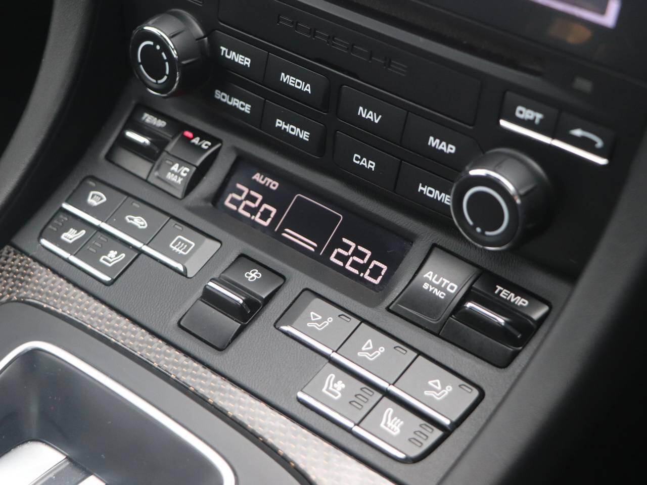 Porsche 911 view 29