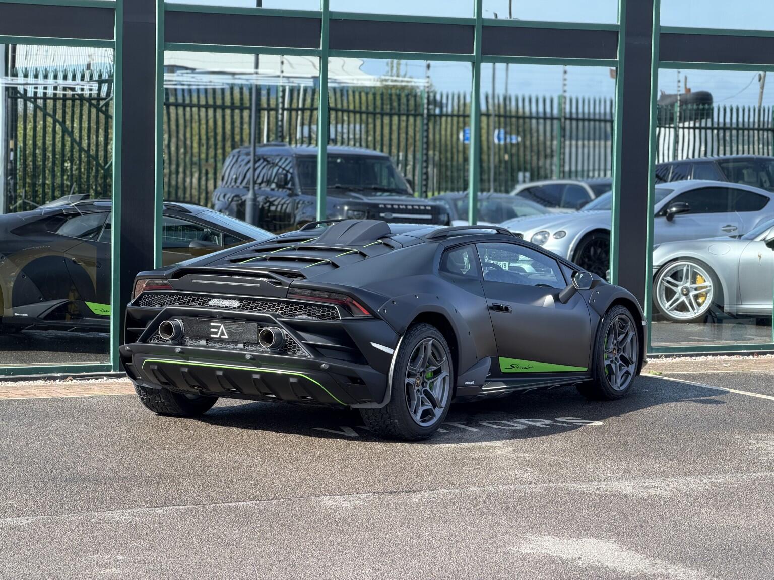 Lamborghini Huracan view 36