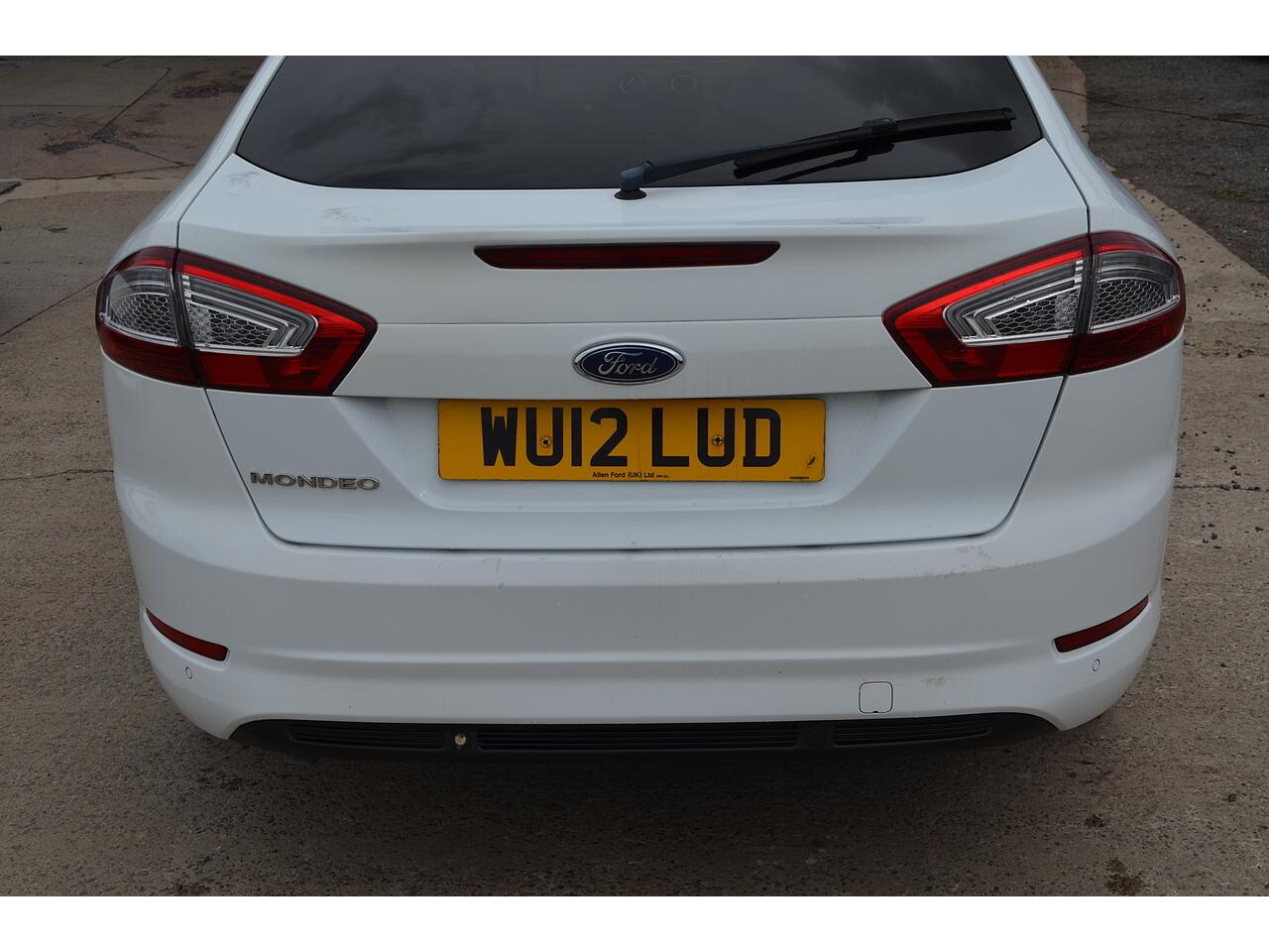Ford Mondeo view 32
