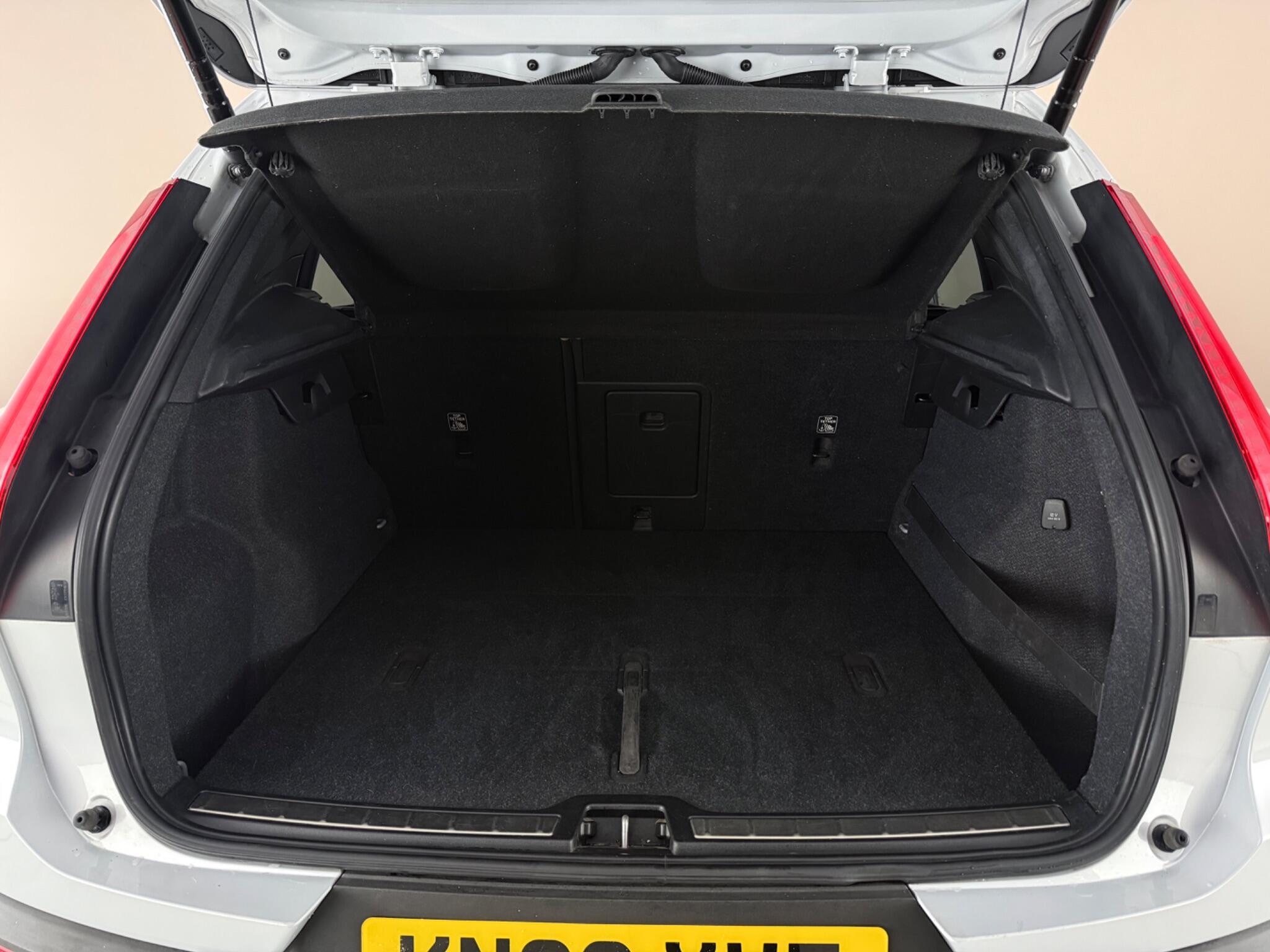 Volvo XC40 view 9