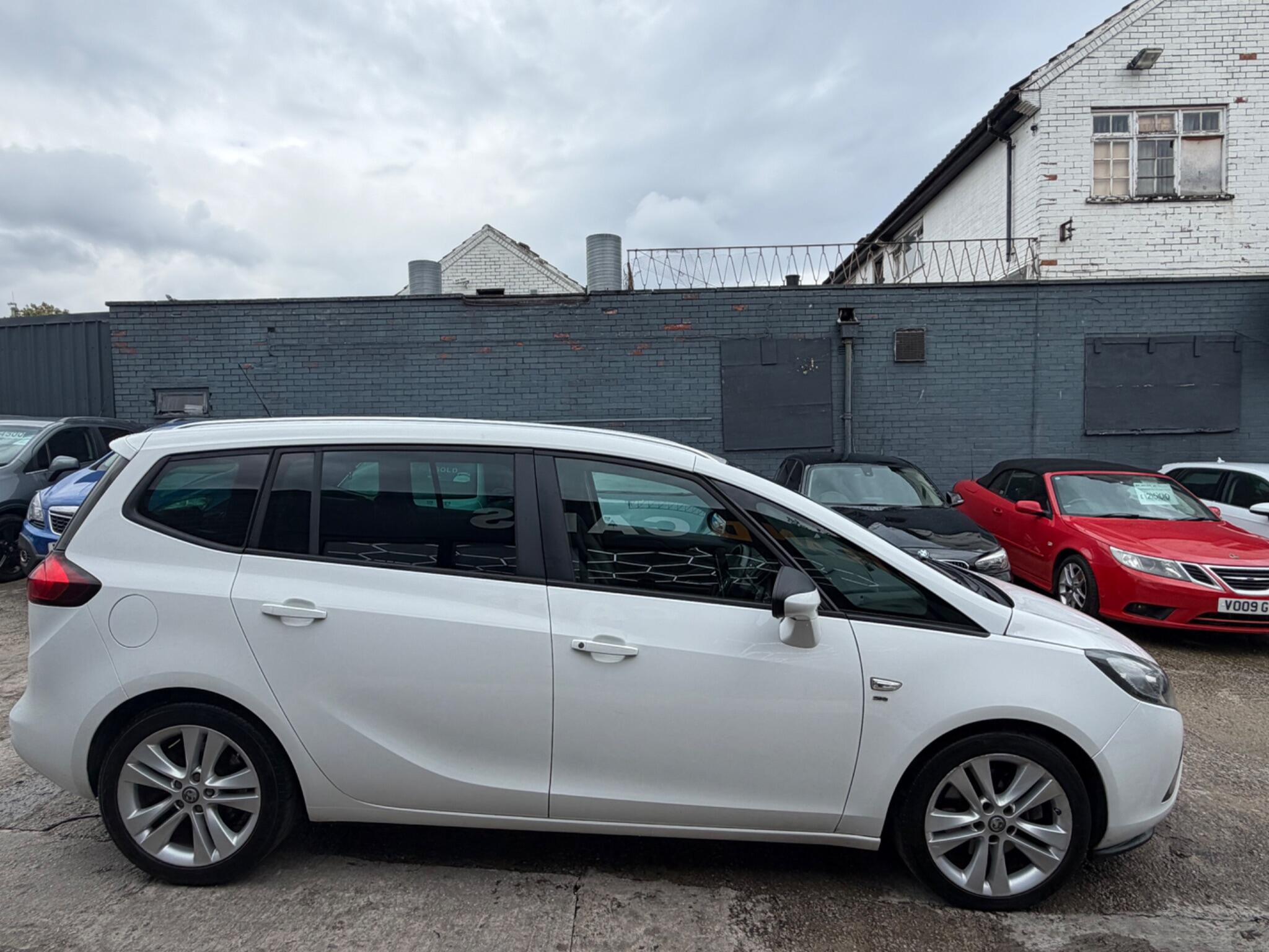 Vauxhall Zafira Tourer view 8