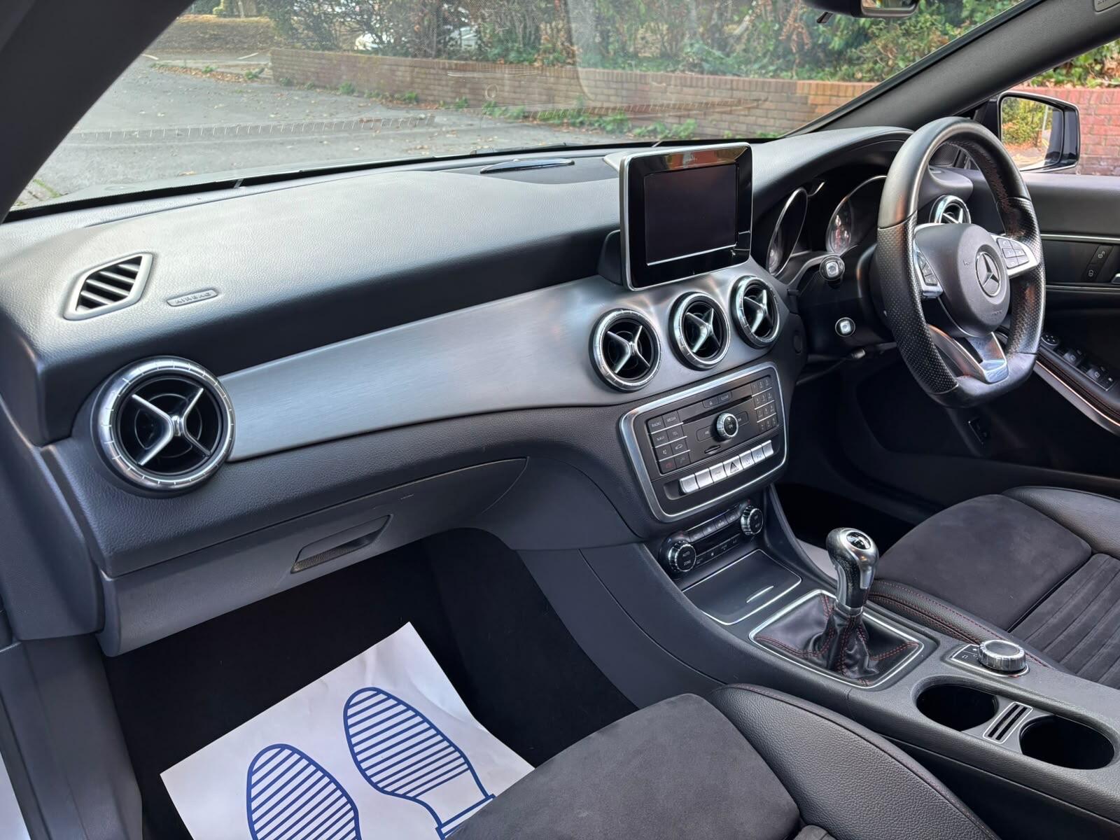 Mercedes-Benz Cla view 15