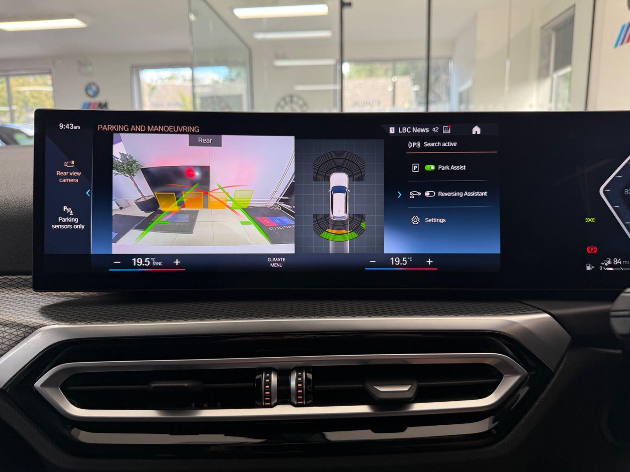 BMW 3 Series view 14