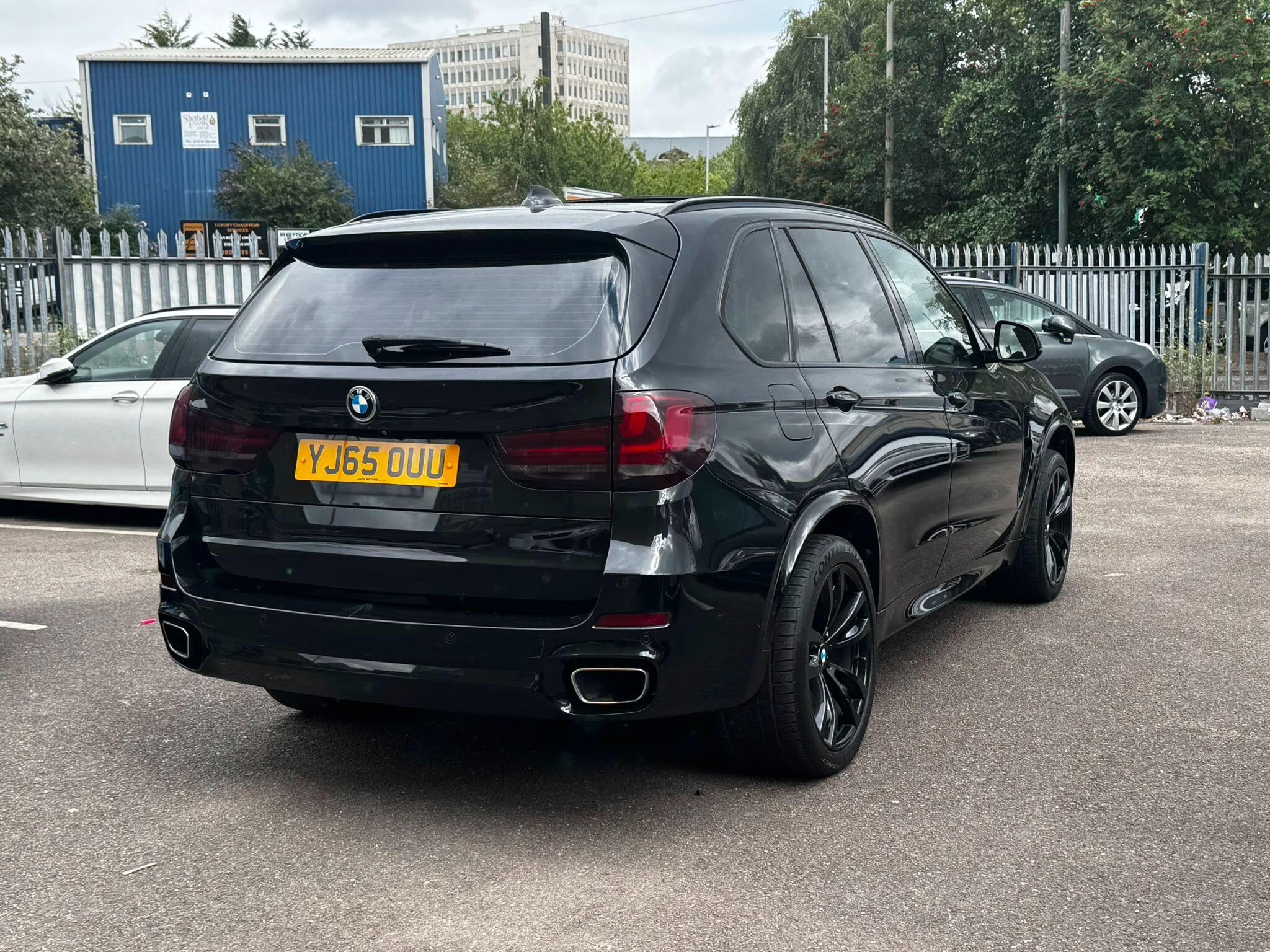 BMW X5 view 5