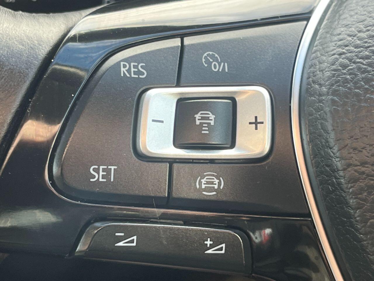 Volkswagen T-Roc view 25