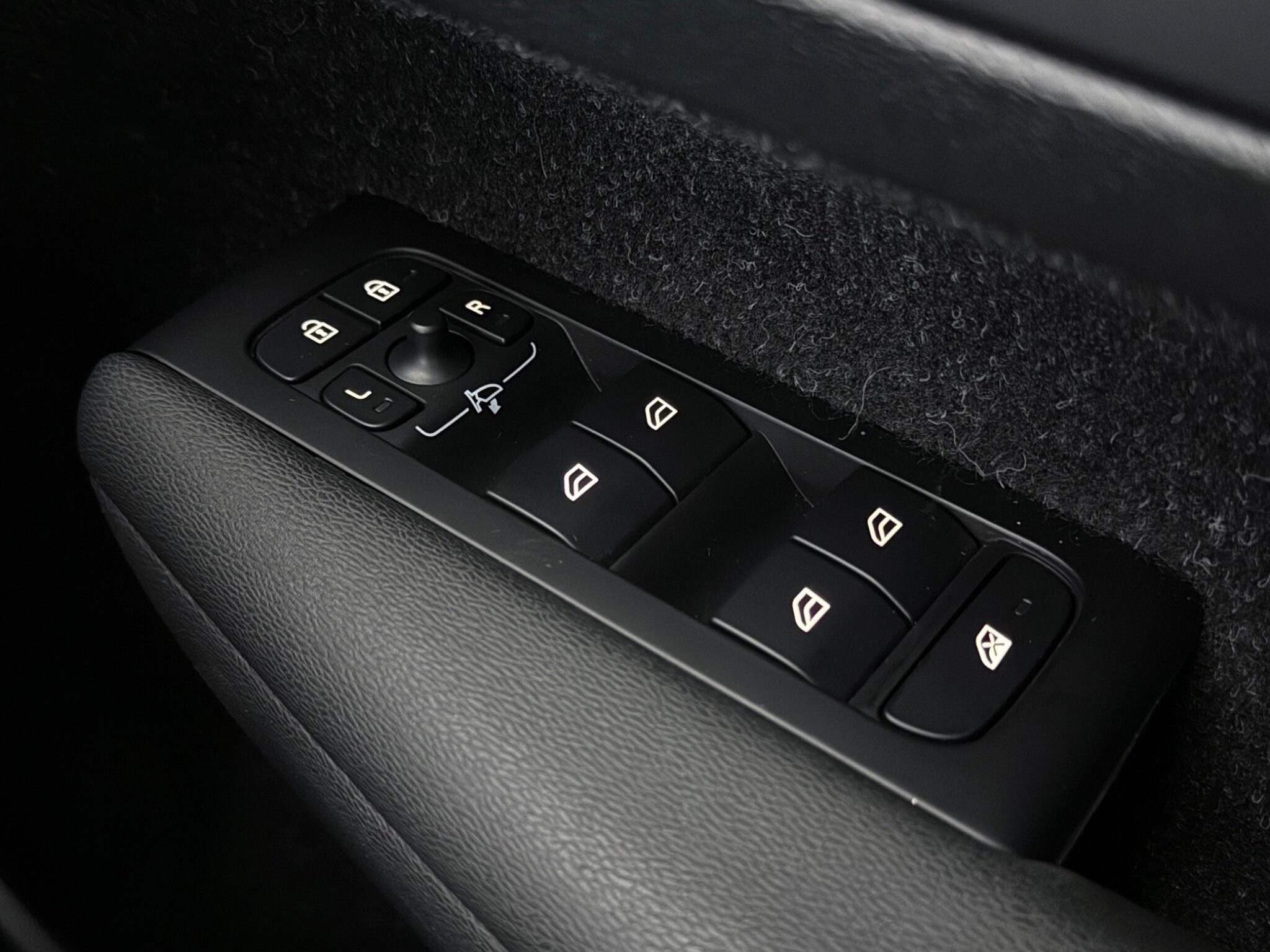 Volvo XC40 view 21
