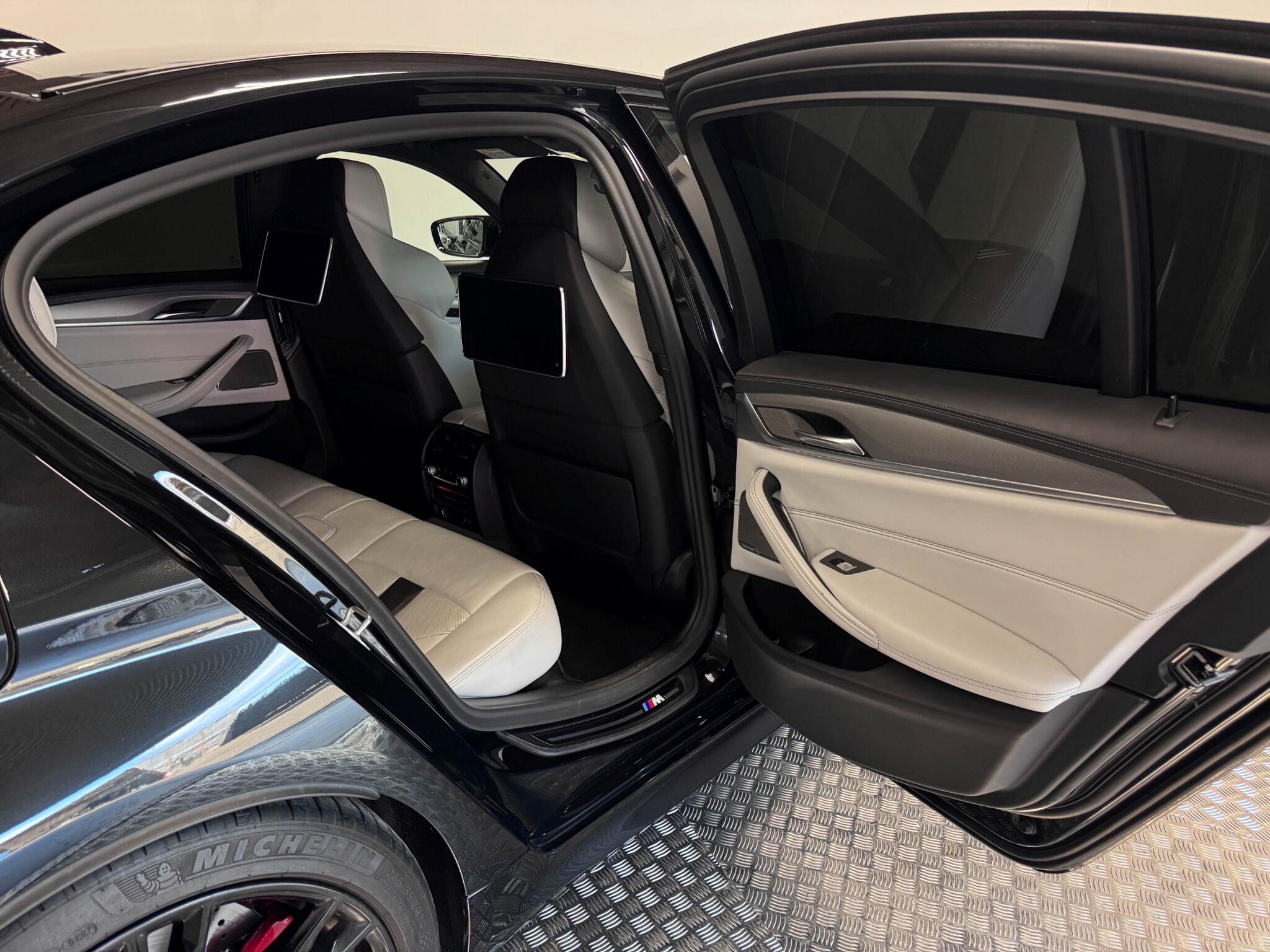BMW M5 view 26