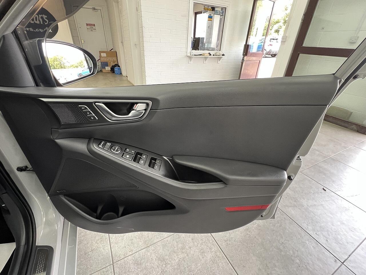 Hyundai Ioniq view 14