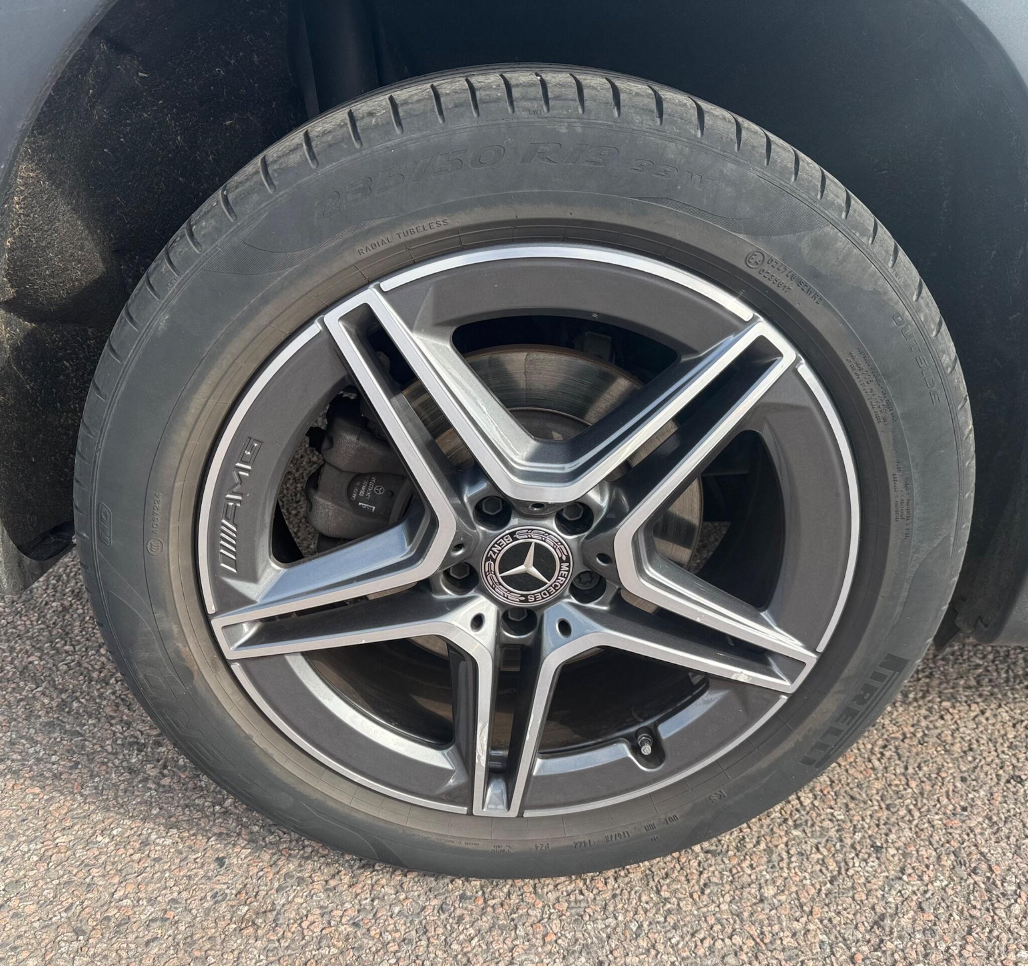 Mercedes-Benz GLB view 14