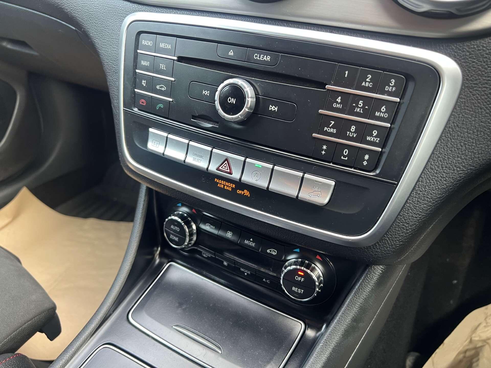 Mercedes-Benz GLA view 28