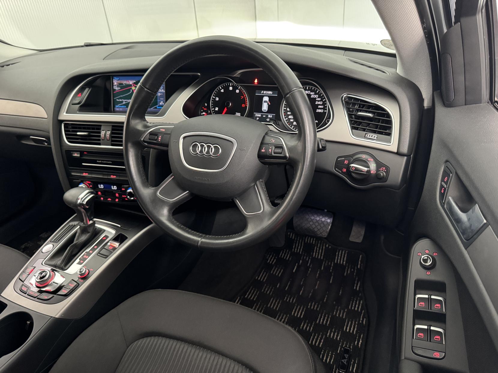 Audi A4 Avant view 59