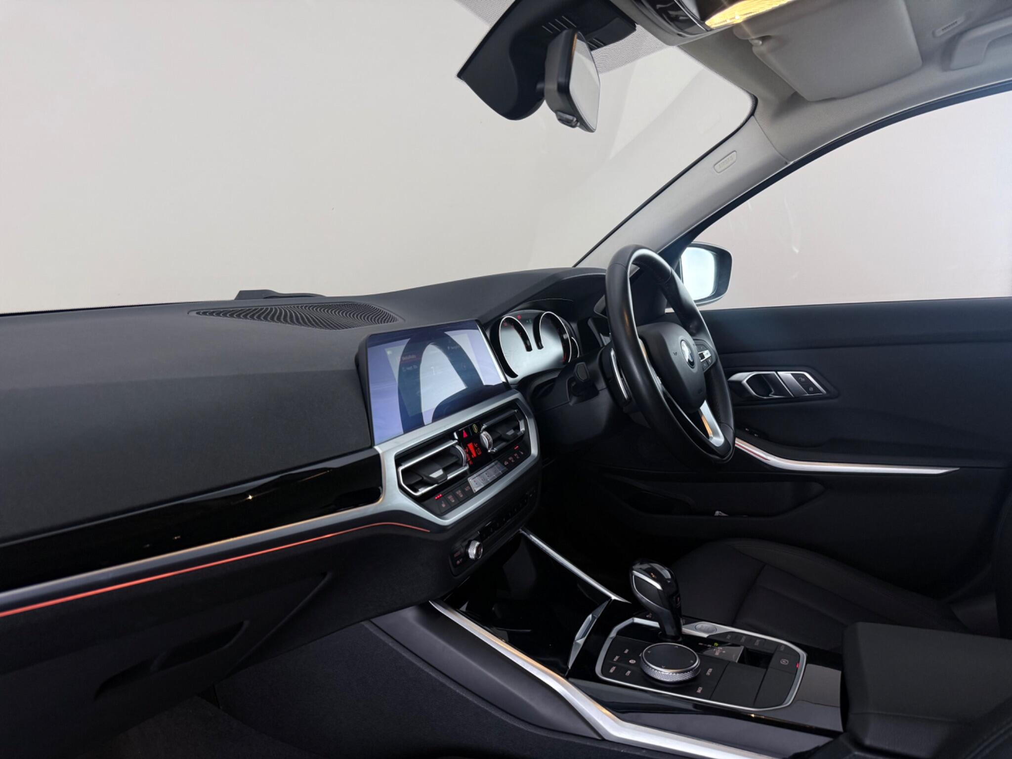 BMW 3 Series view 4