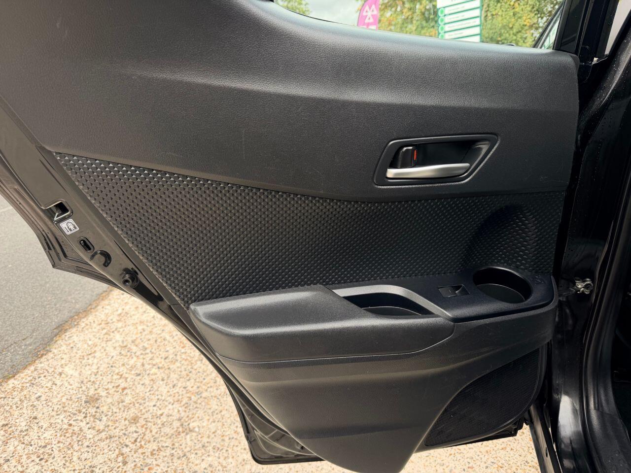 Toyota C-HR view 21