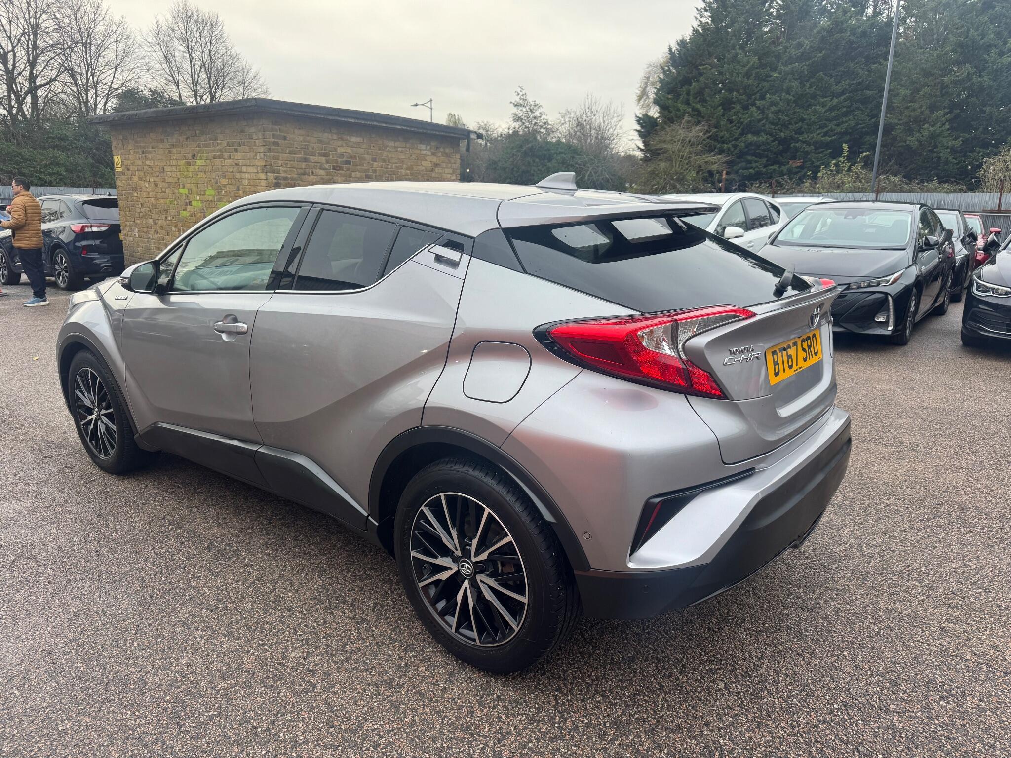 Toyota C-HR view 3