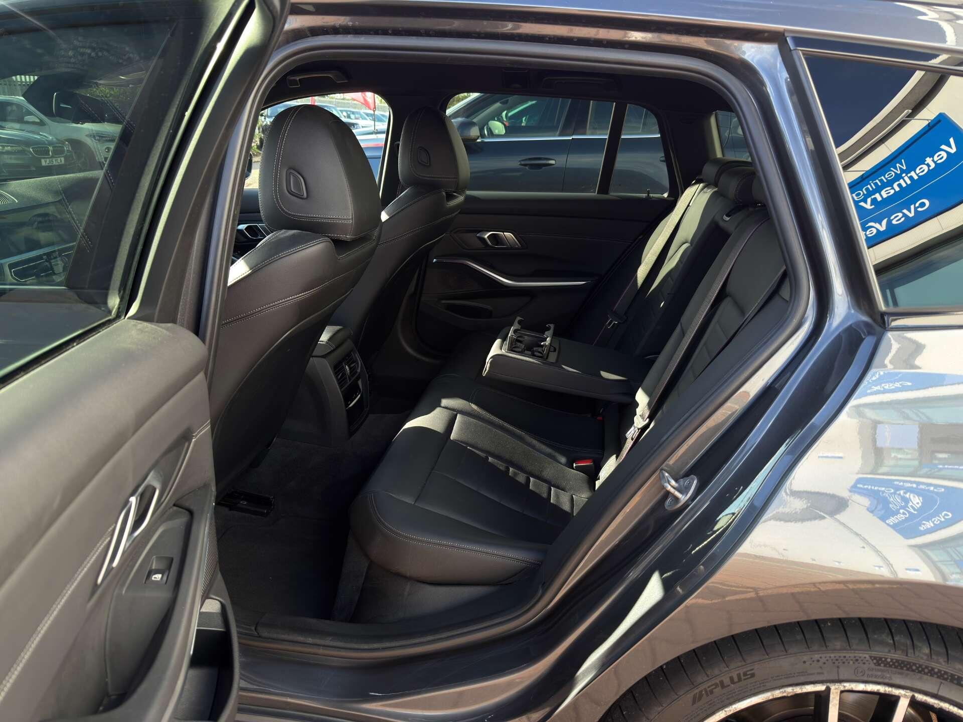 BMW 3 Series view 52