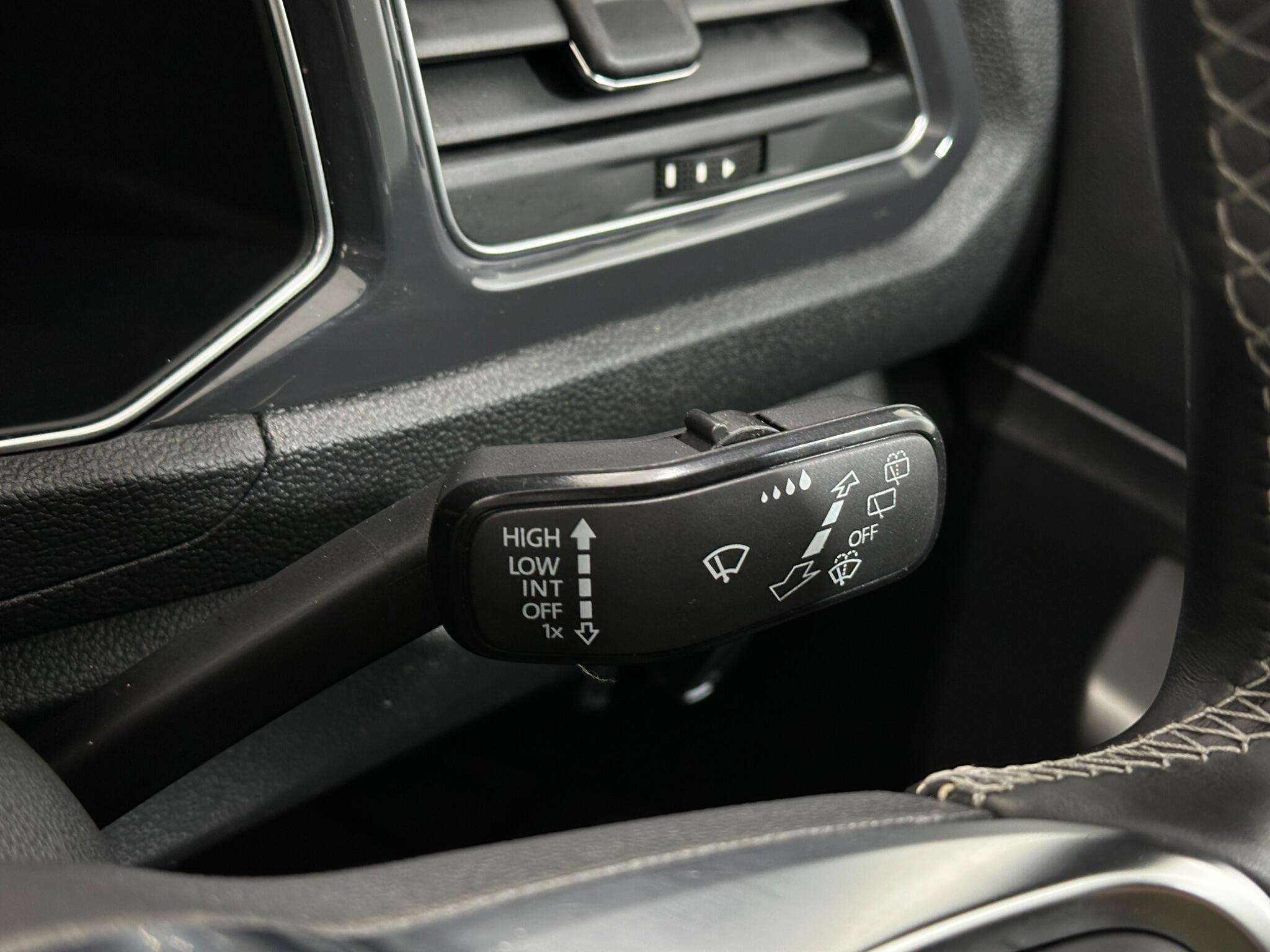 Volkswagen T-Roc view 17