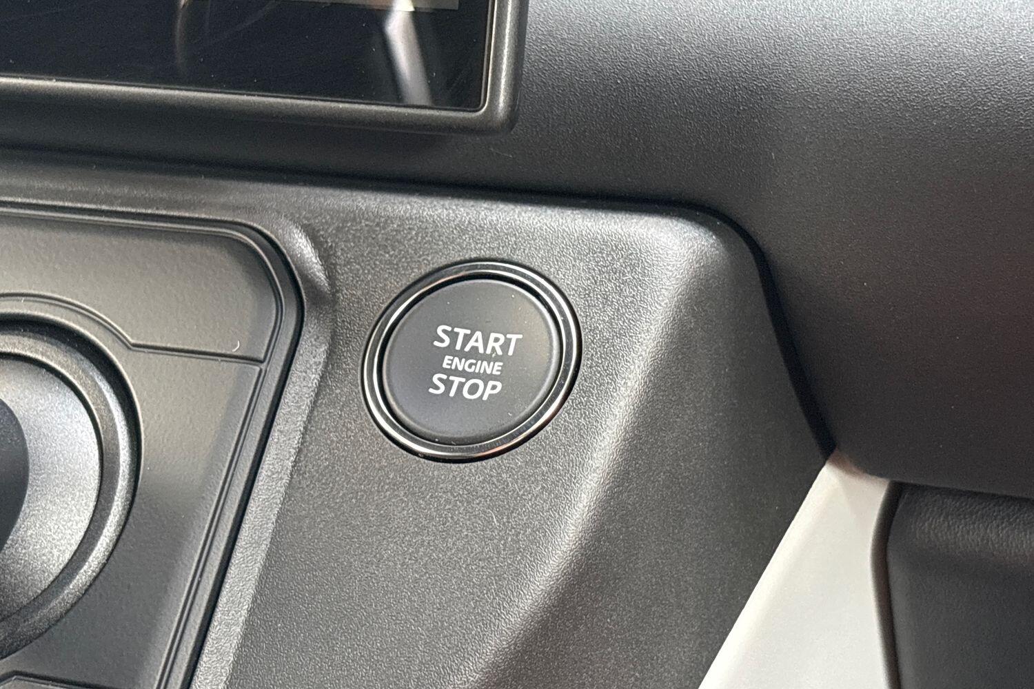 Land Rover Defender view 35