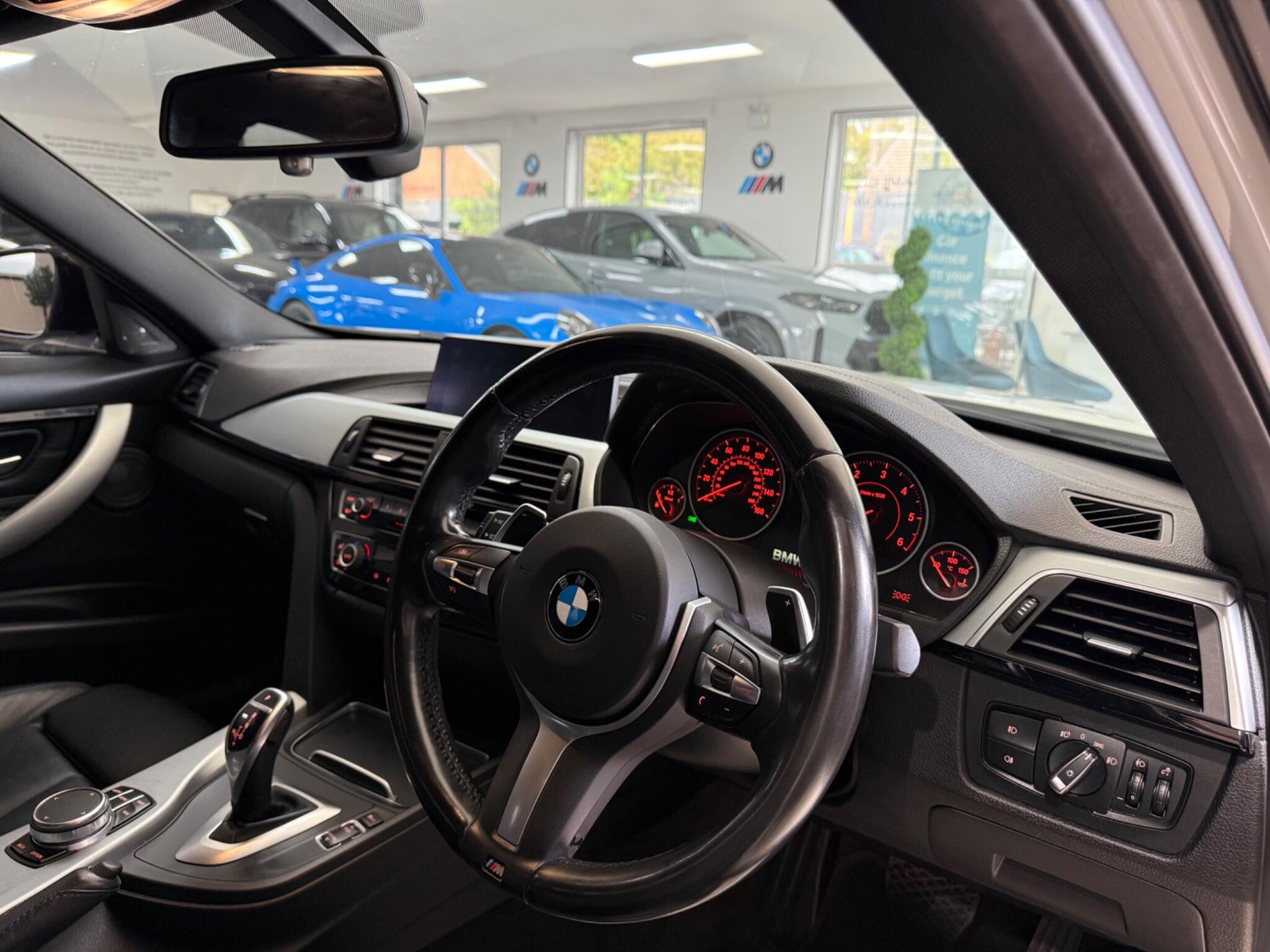 BMW 3 Series view 29