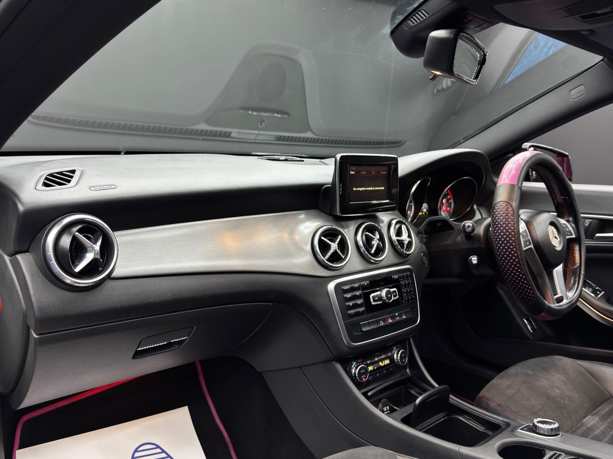 Mercedes-Benz Cla view 11