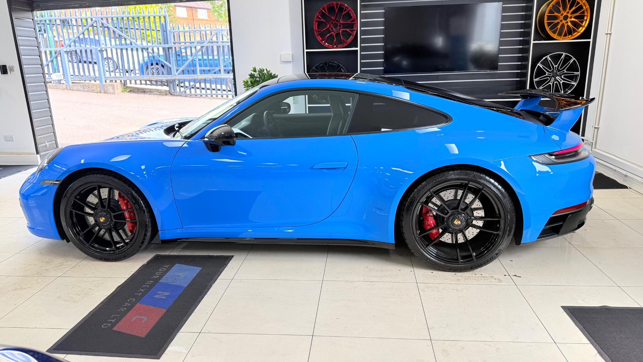 Porsche 911 view 21