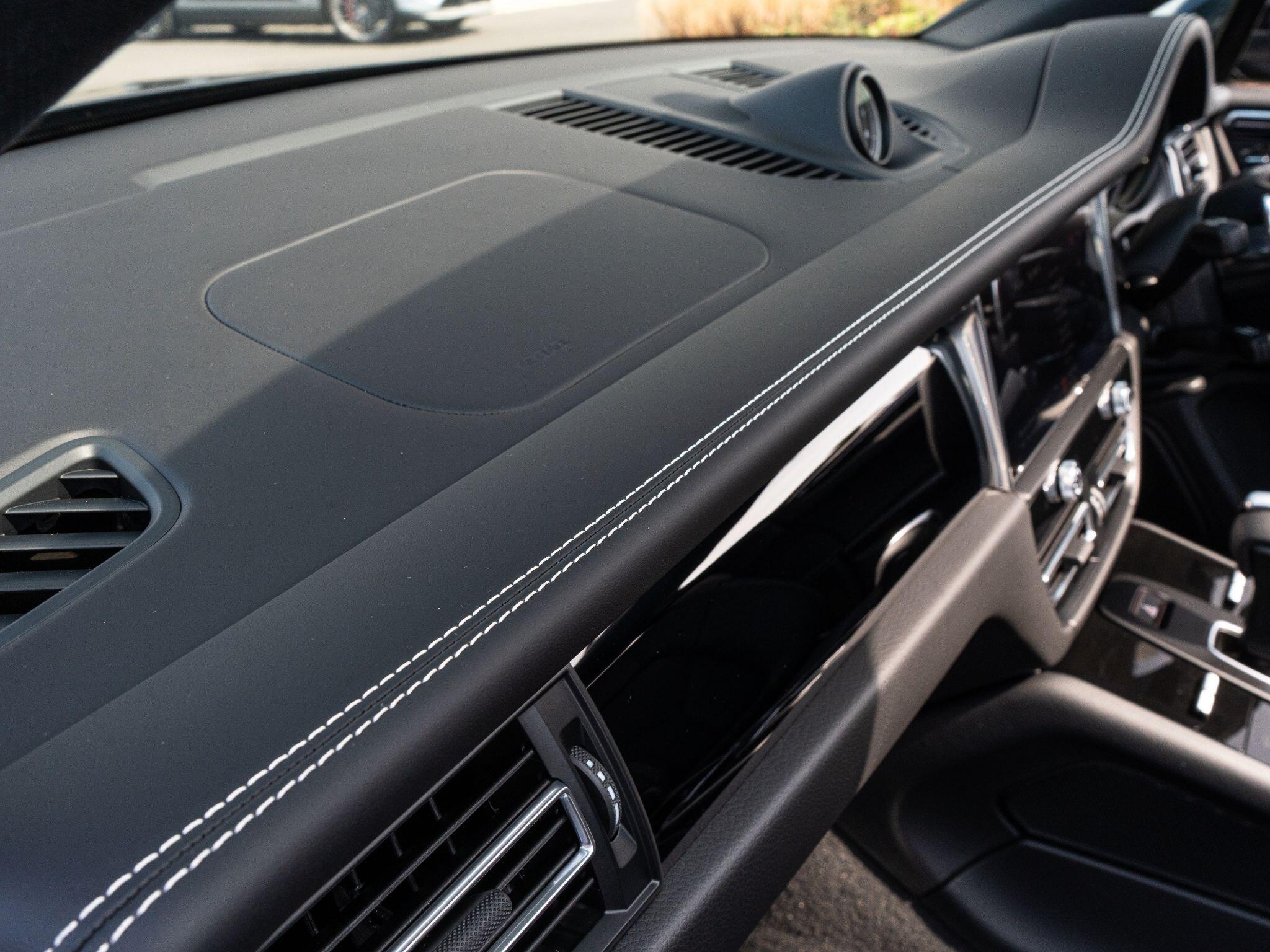 Porsche Macan view 29