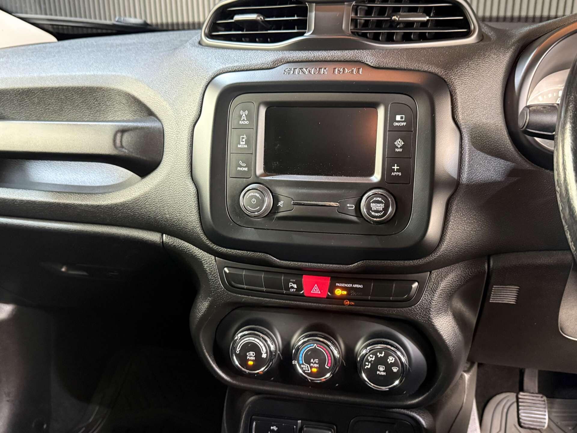 Jeep Renegade view 29