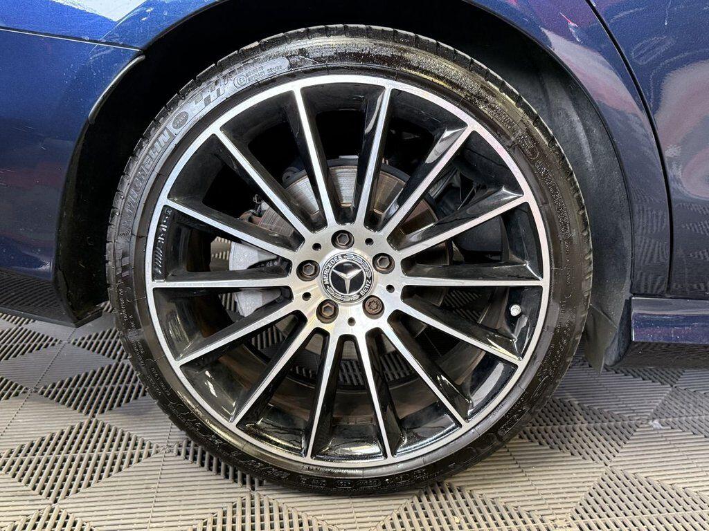 Mercedes-Benz E Class view 28