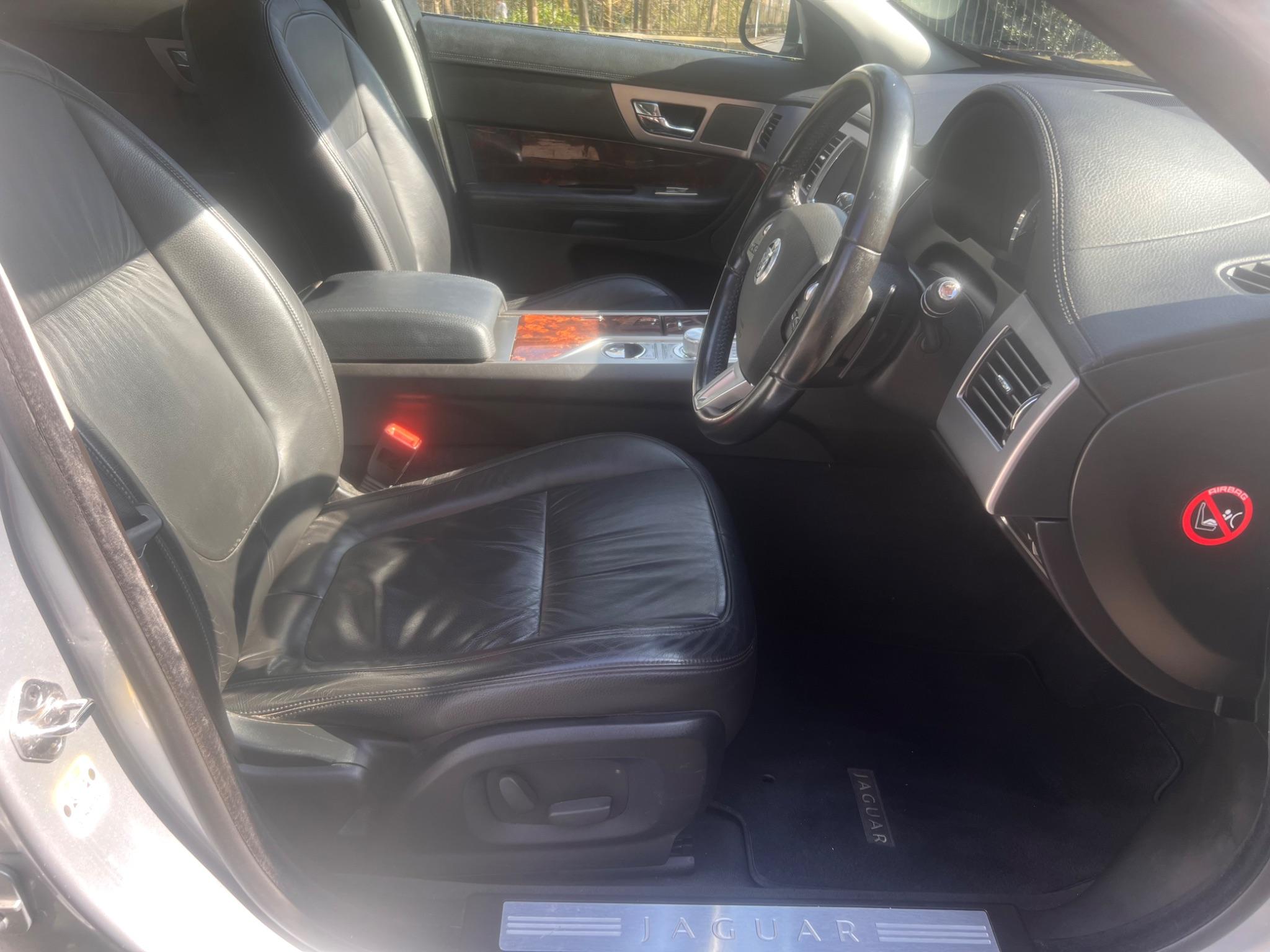 2011 Jaguar XF 3.0d V6 Luxury Auto Euro 5 4dr • 95,964 miles image 14