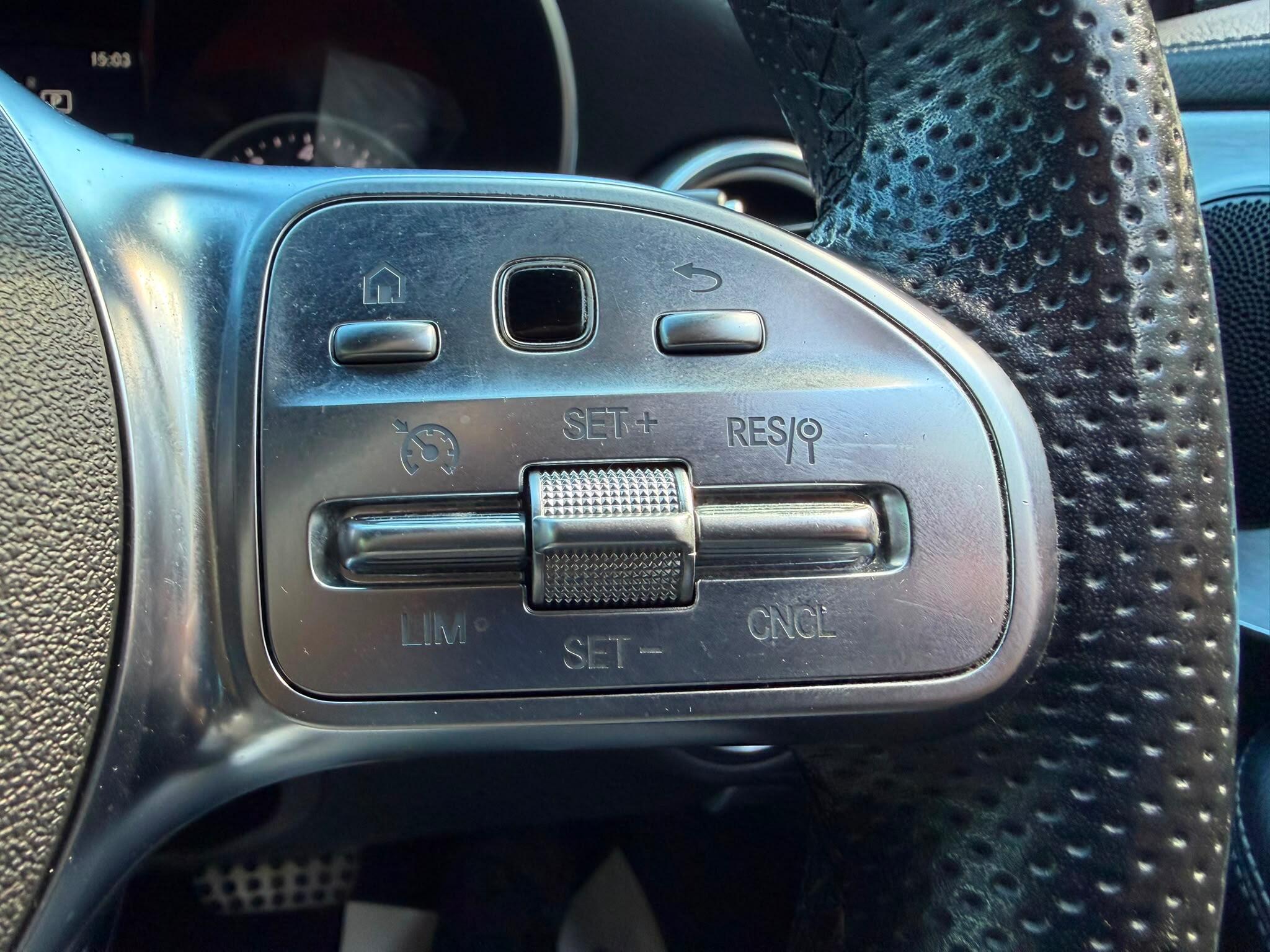 Mercedes-Benz C-Class view 28