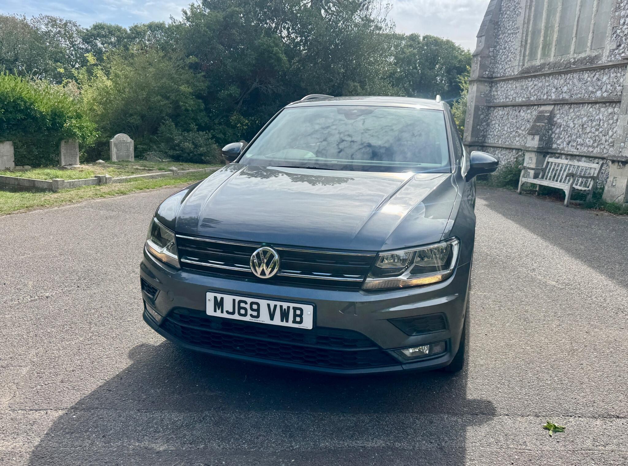 Volkswagen Tiguan view 3