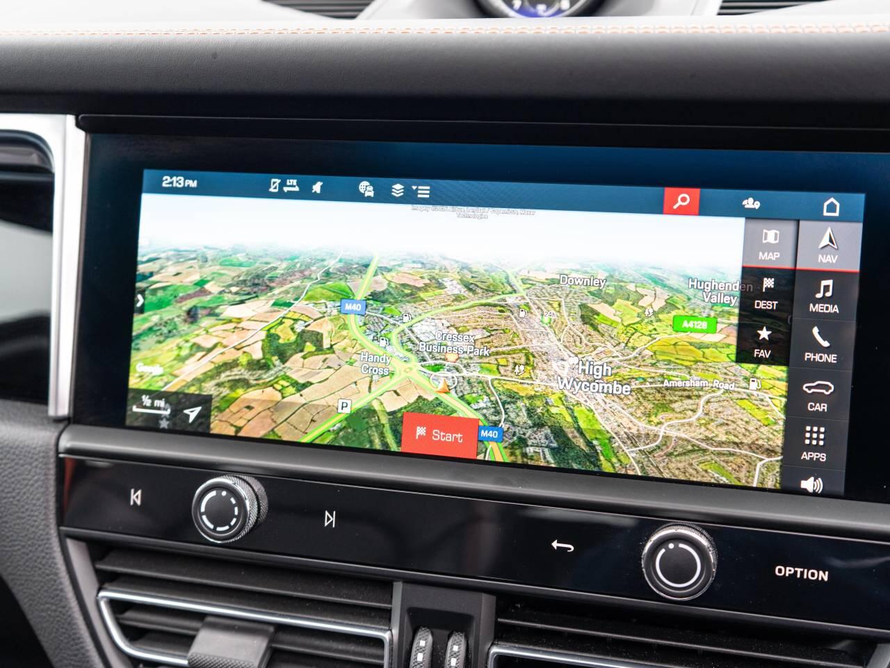 Porsche Macan view 30