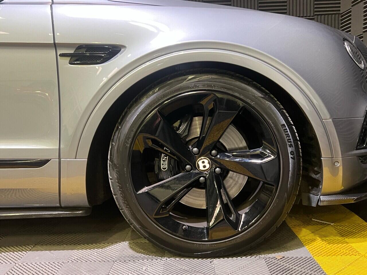 Bentley Bentayga view 8