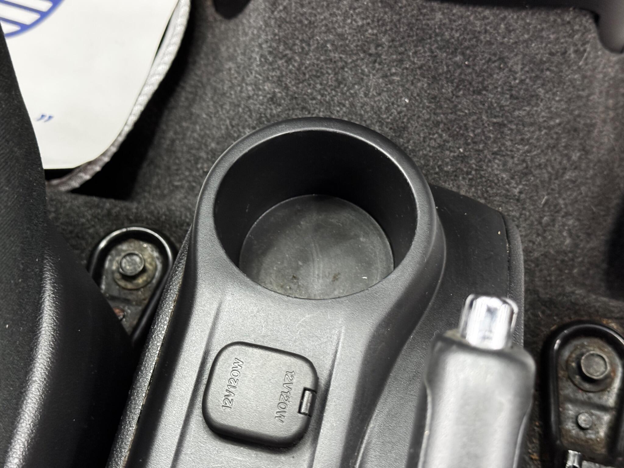 Mazda Mazda2 view 21