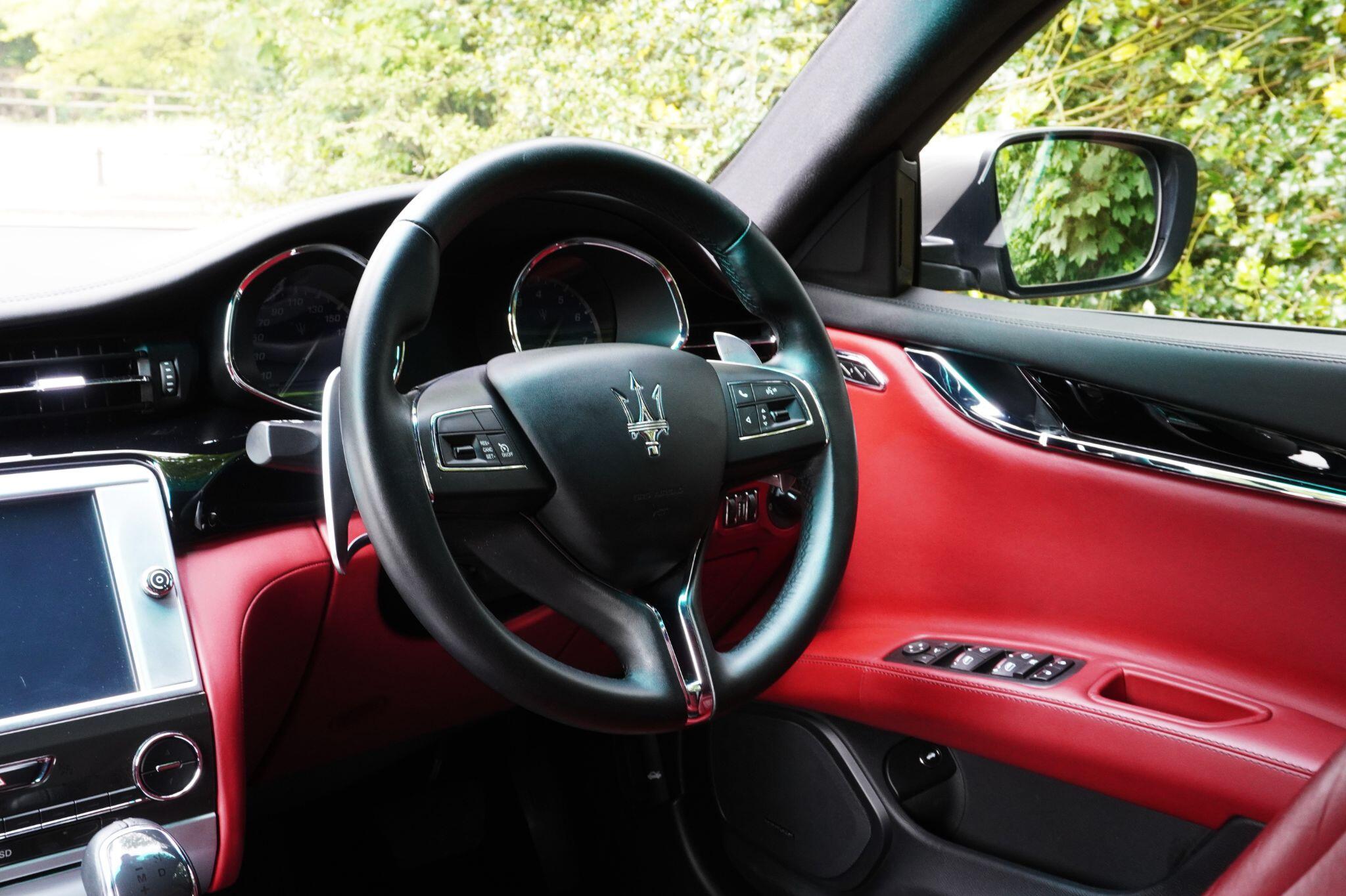 Maserati Quattroporte view 27