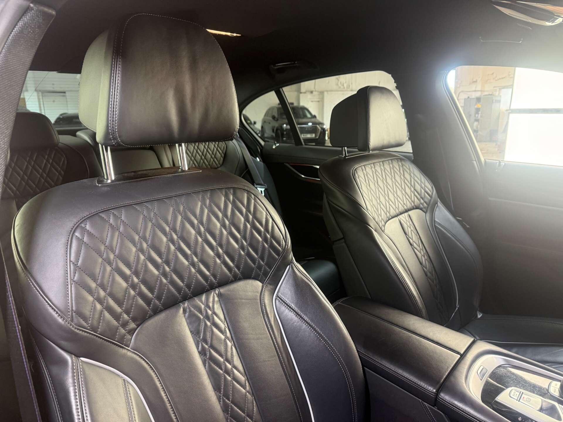 BMW 7 Series view 28