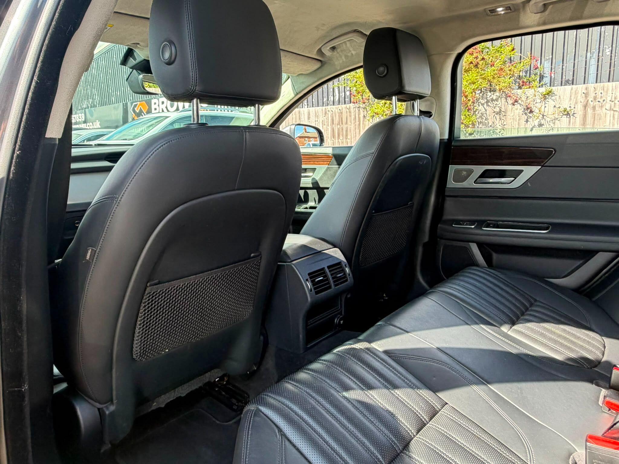 Jaguar XF view 17