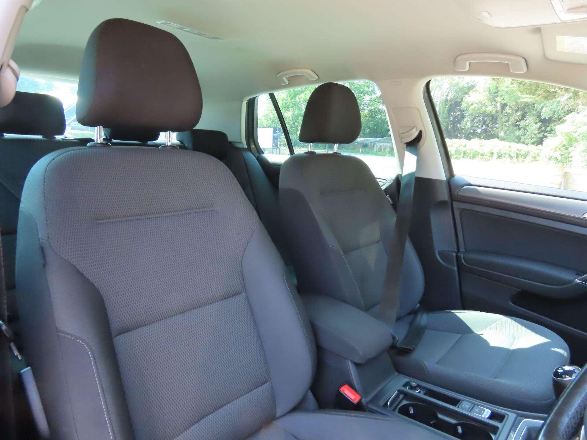 Volkswagen Golf view 8
