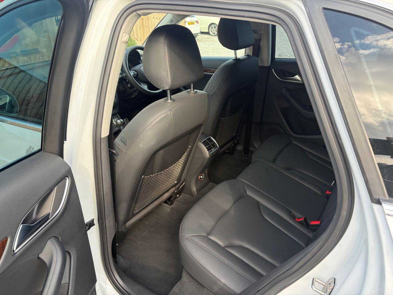 Audi Q3 view 21