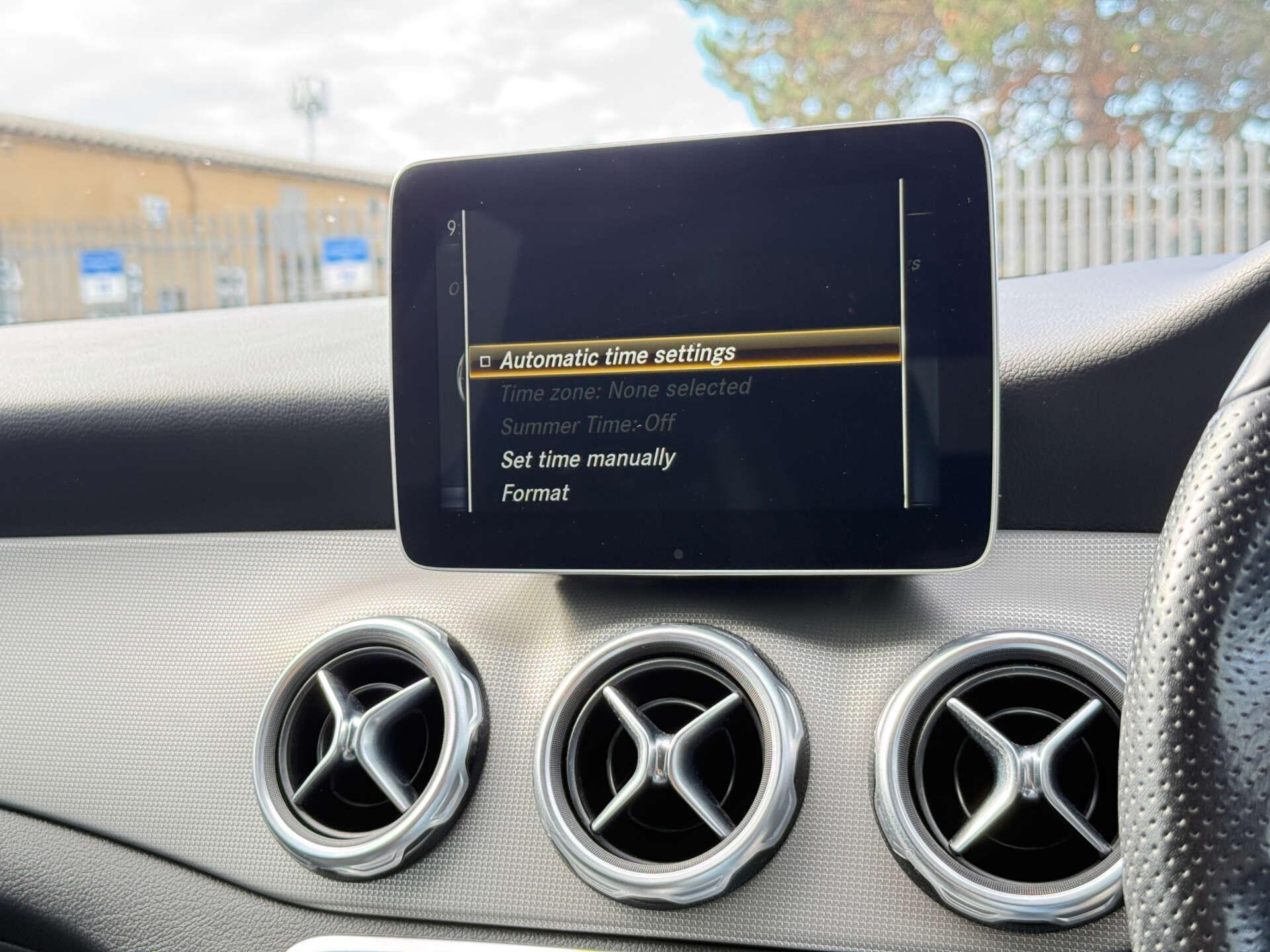 Mercedes-Benz GLA view 69