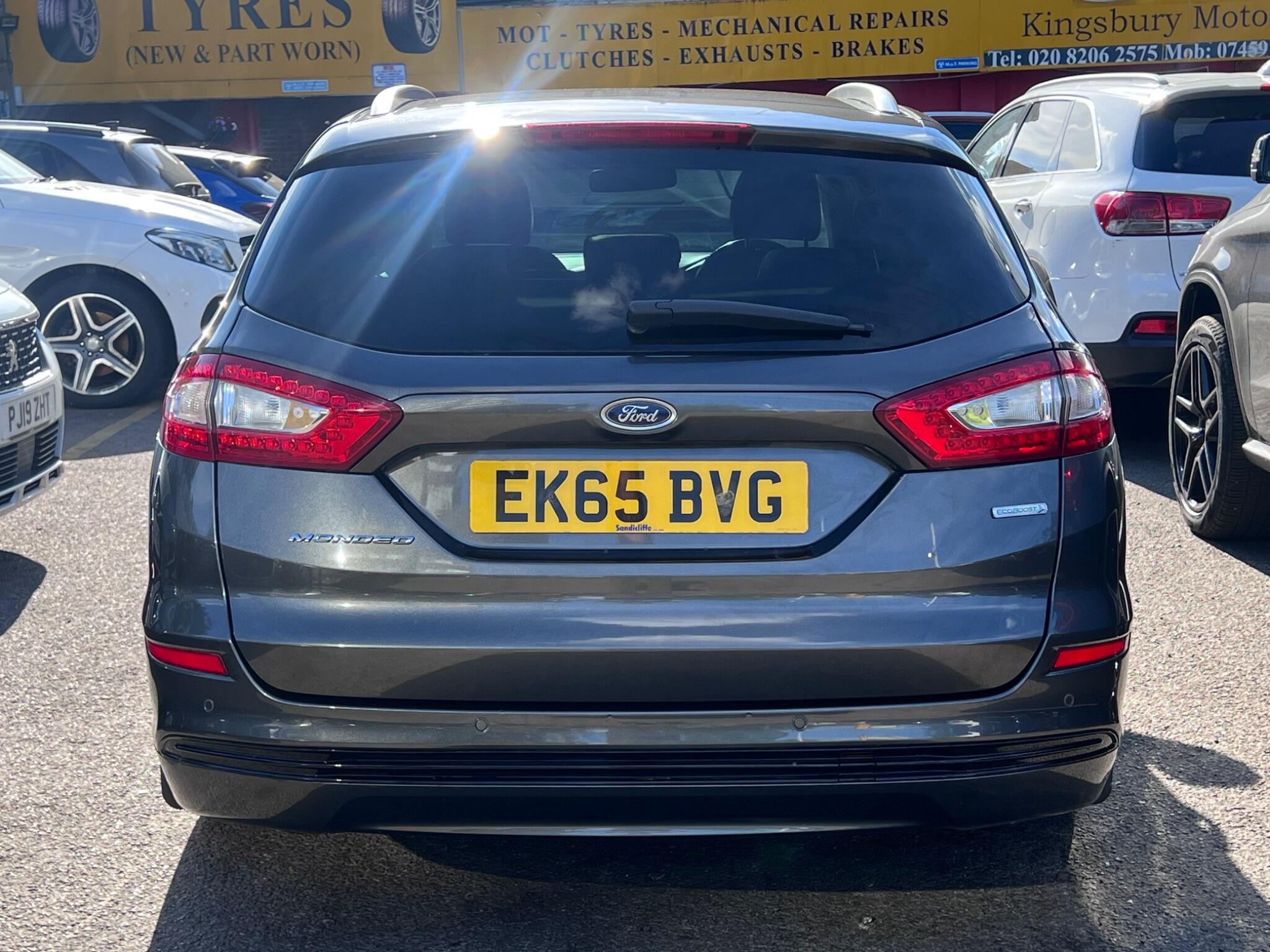 Ford Mondeo view 12