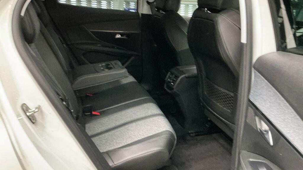 Peugeot 3008 view 13