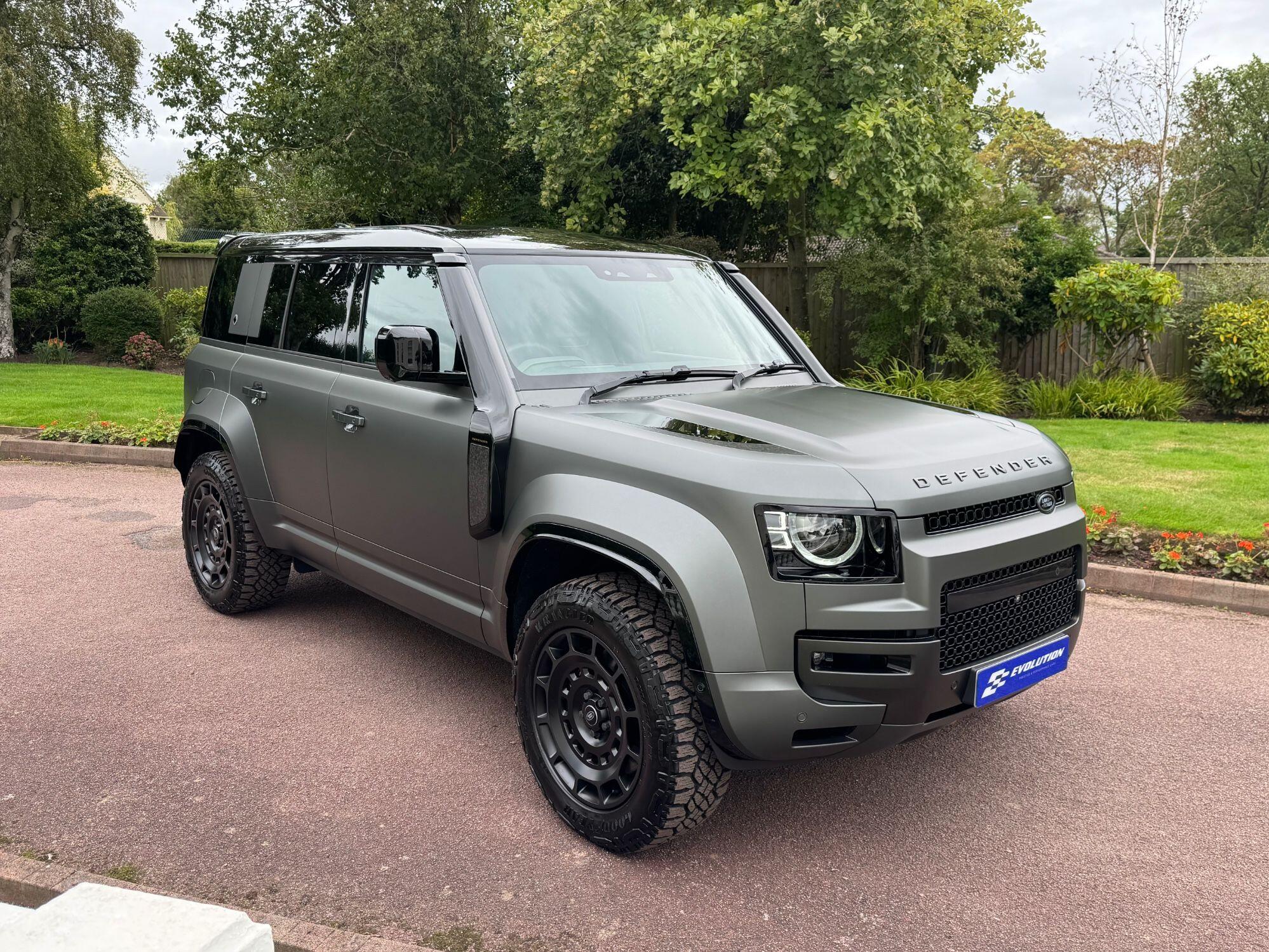 Land Rover Defender 110 view 4
