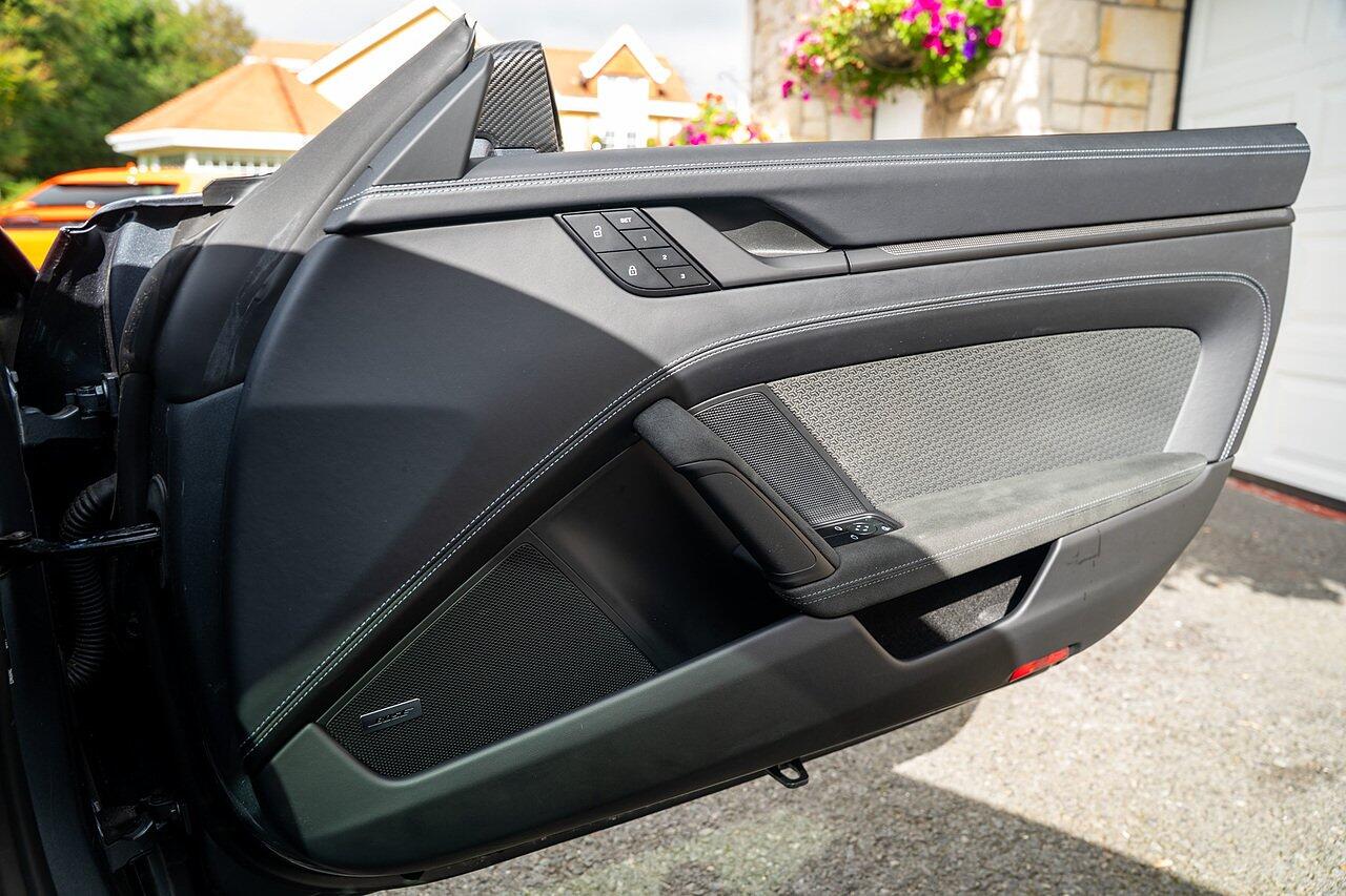 Porsche 911 view 60