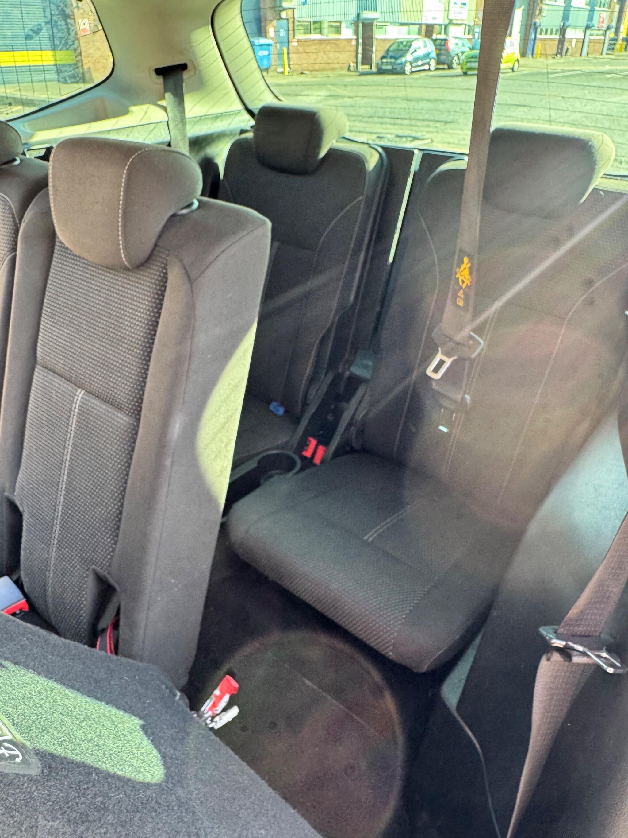 Vauxhall Zafira Tourer view 31